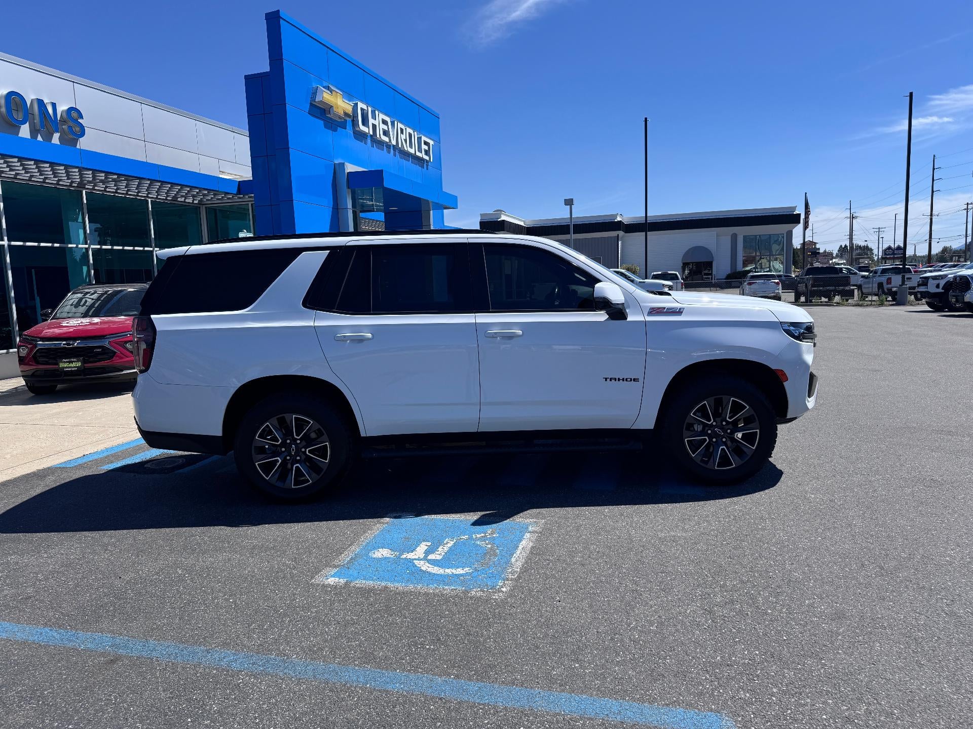 2021 Chevrolet Tahoe Z71 OFF ROAD / 5.3 LITER V8 / LUXURY PCKG / PANO SUNROOF / MAX TOW / 60K MILES