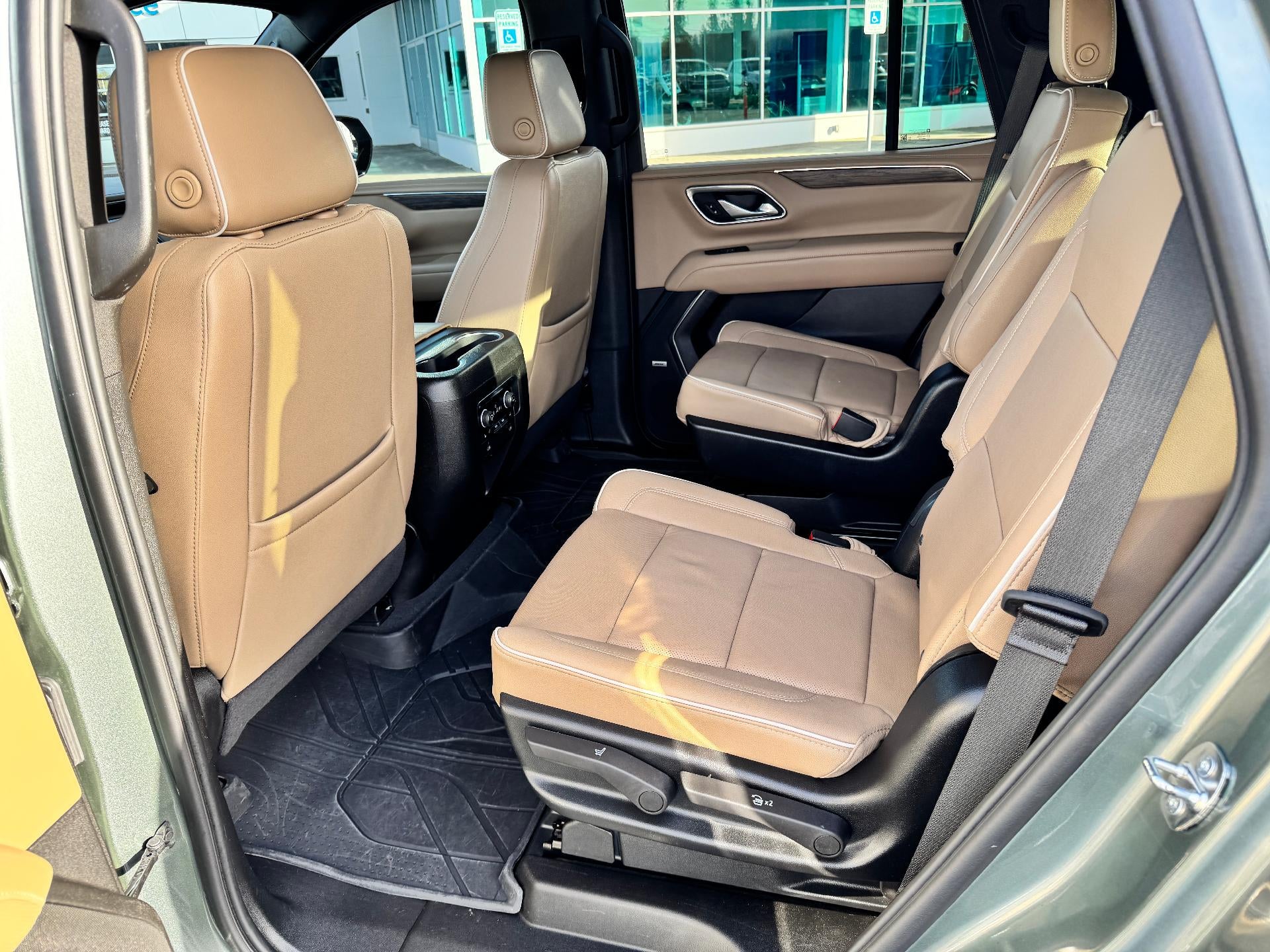 2024 Chevrolet Tahoe PREMIER / 6.2 LITER V8 / MAX TOW PCKG / SURROUND VISION / 1 OWNER / 23K MILES