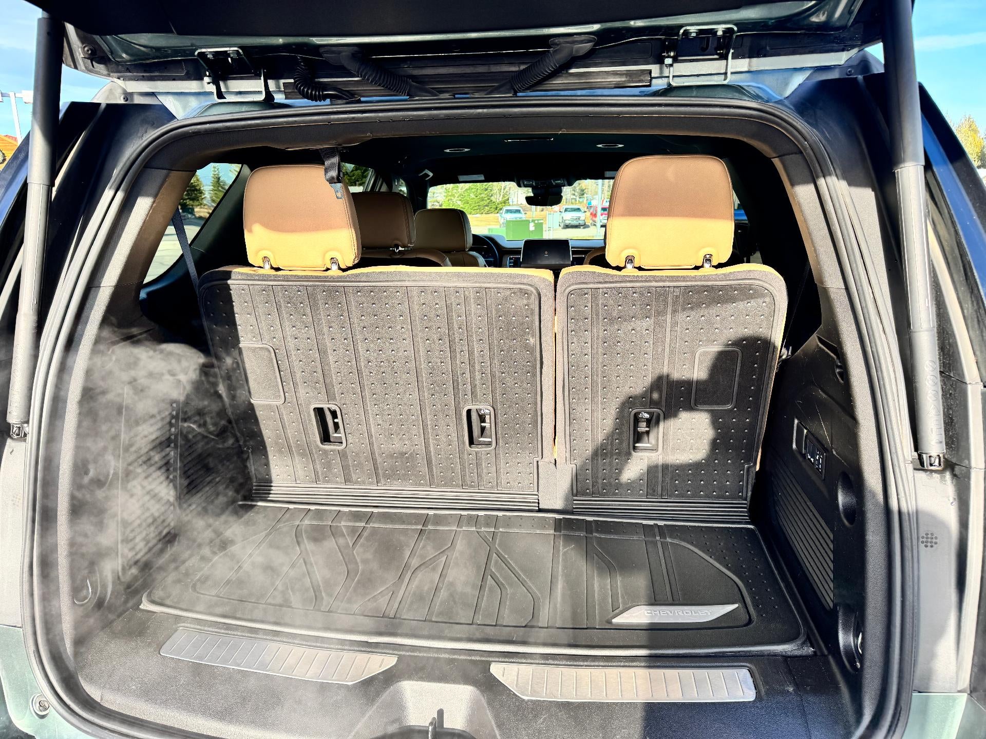 2024 Chevrolet Tahoe PREMIER / 6.2 LITER V8 / MAX TOW PCKG / SURROUND VISION / 1 OWNER / 23K MILES