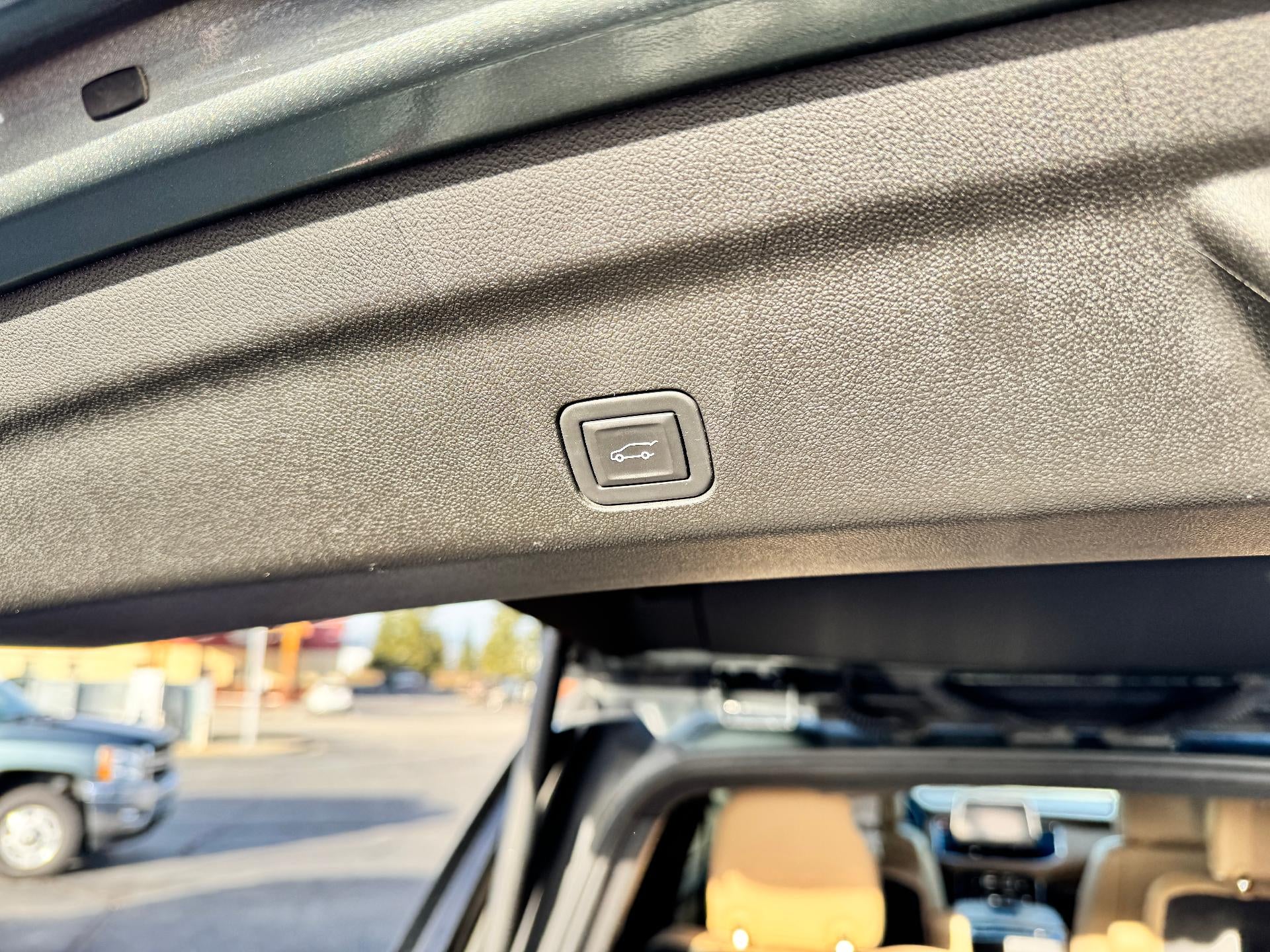 2024 Chevrolet Tahoe PREMIER / 6.2 LITER V8 / MAX TOW PCKG / SURROUND VISION / 1 OWNER / 23K MILES