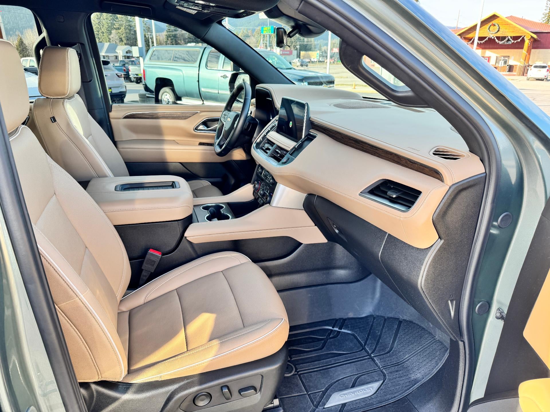 2024 Chevrolet Tahoe PREMIER / 6.2 LITER V8 / MAX TOW PCKG / SURROUND VISION / 1 OWNER / 23K MILES