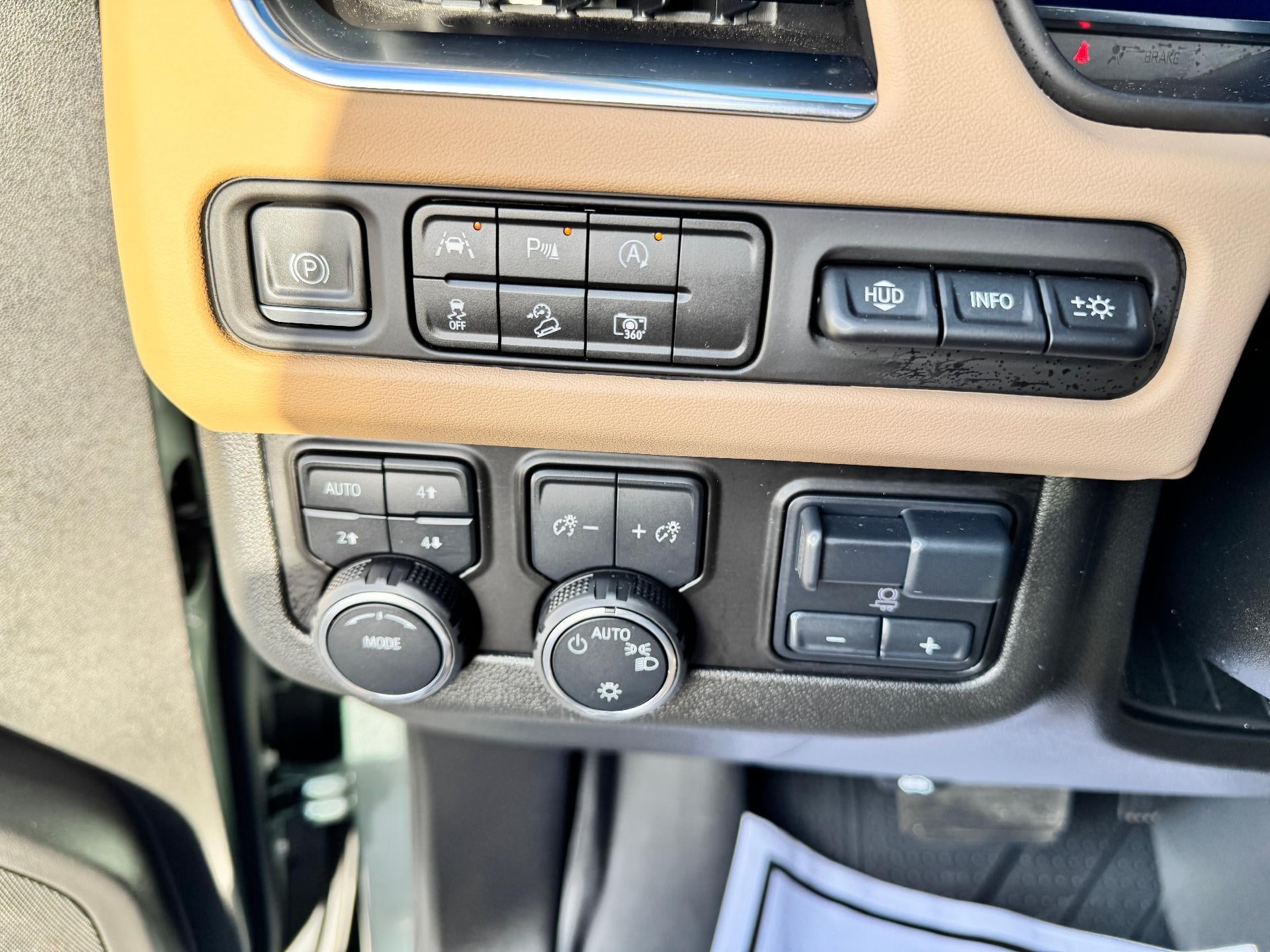 2024 Chevrolet Tahoe PREMIER / 6.2 LITER V8 / MAX TOW PCKG / SURROUND VISION / 1 OWNER / 23K MILES