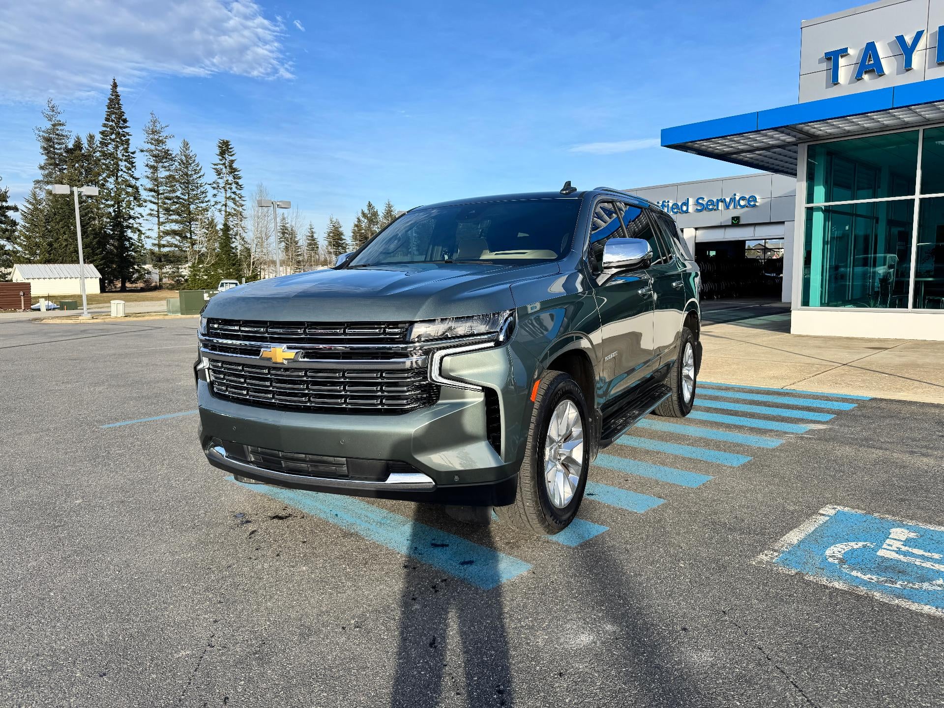 2024 Chevrolet Tahoe PREMIER / 6.2 LITER V8 / MAX TOW PCKG / SURROUND VISION / 1 OWNER / 23K MILES