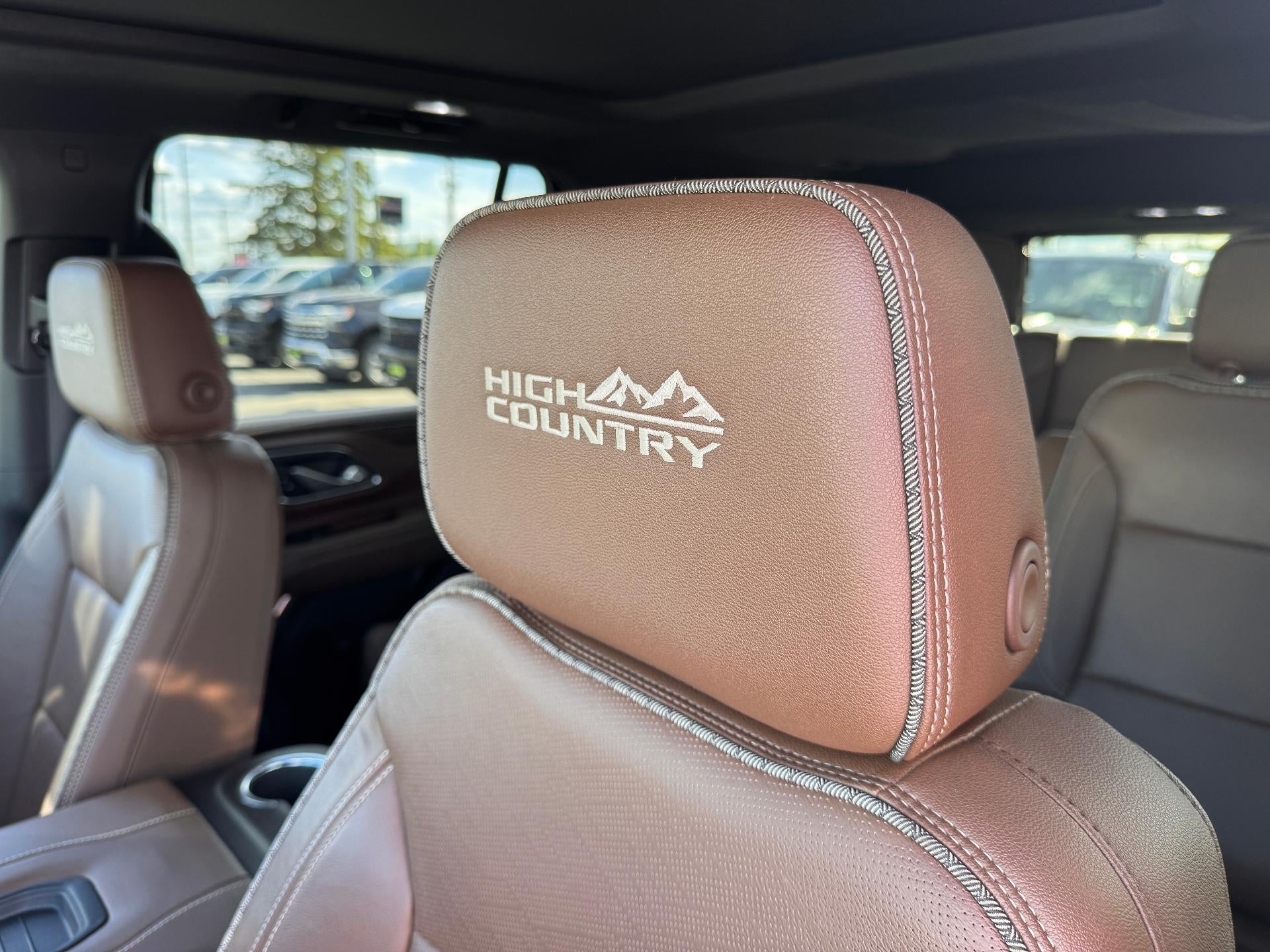 2023 Chevrolet Tahoe HIGH COUNTRY / 6.2 LITER V8 / PANO SUNROOF / 1 OWNER / LOCAL TRADE