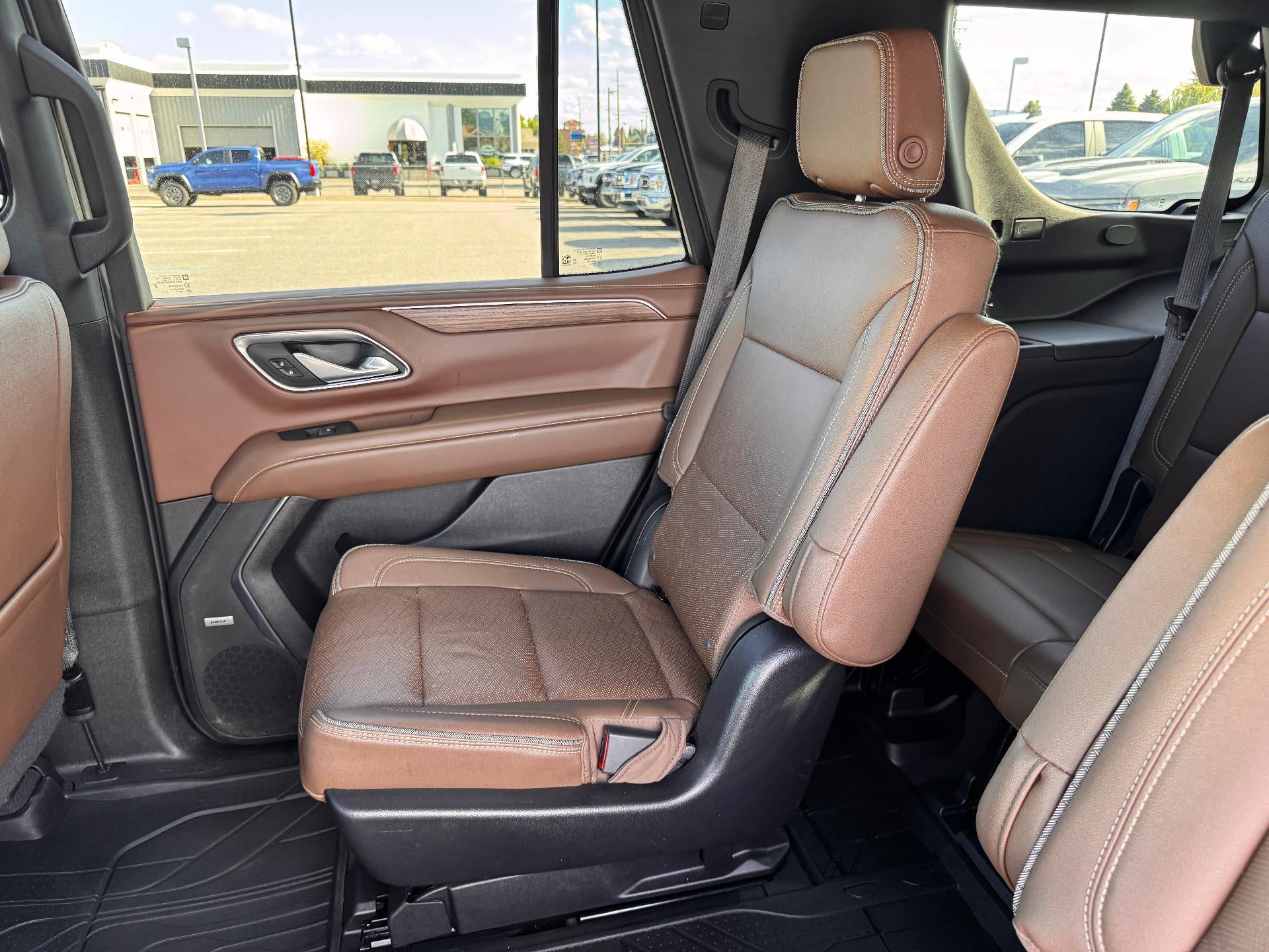2023 Chevrolet Tahoe HIGH COUNTRY / 6.2 LITER V8 / PANO SUNROOF / 1 OWNER / LOCAL TRADE