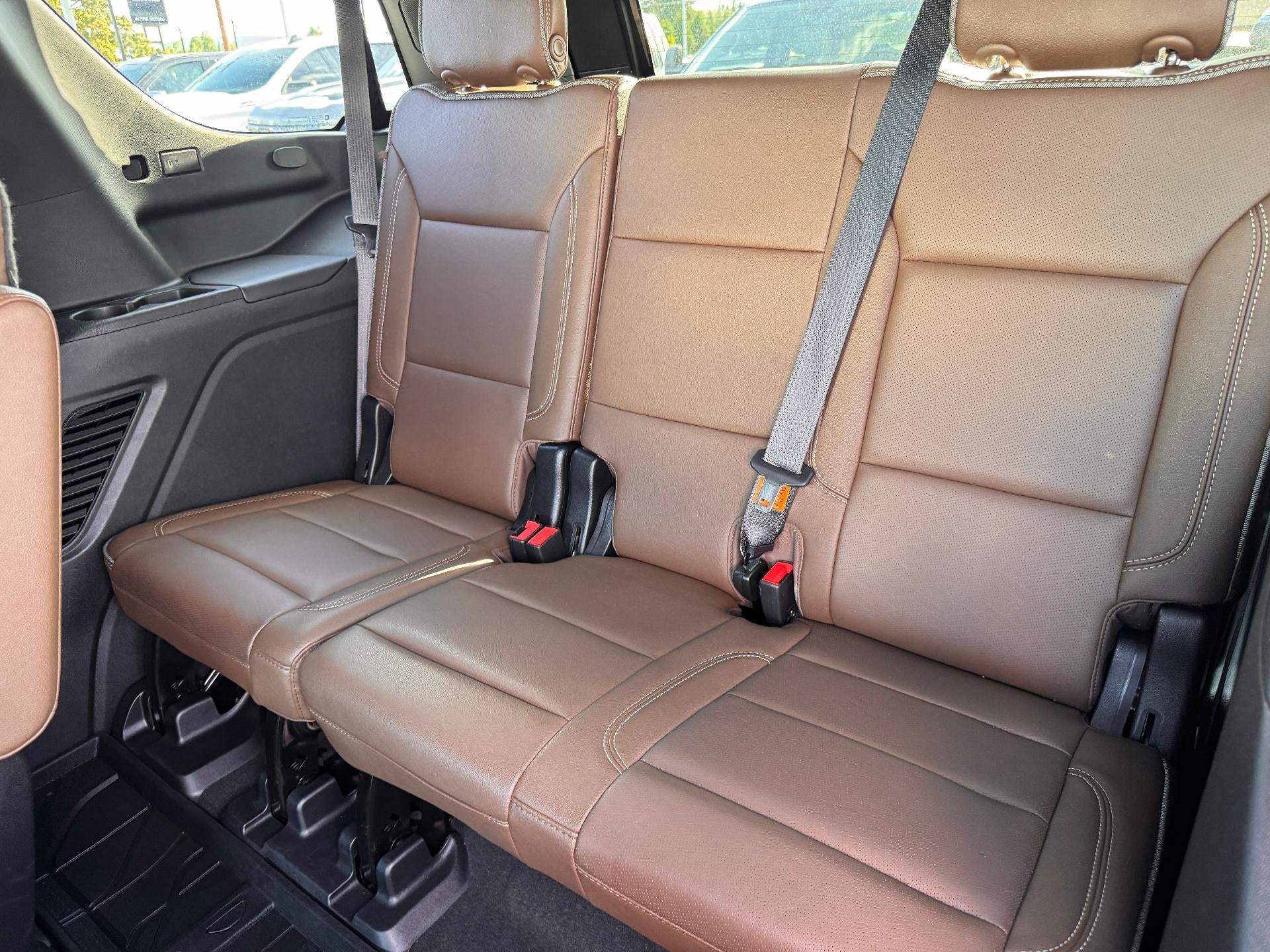 2023 Chevrolet Tahoe HIGH COUNTRY / 6.2 LITER V8 / PANO SUNROOF / 1 OWNER / LOCAL TRADE