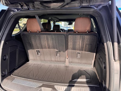2023 Chevrolet Tahoe HIGH COUNTRY / 6.2 LITER V8 / PANO SUNROOF / 1 OWNER / LOCAL TRADE