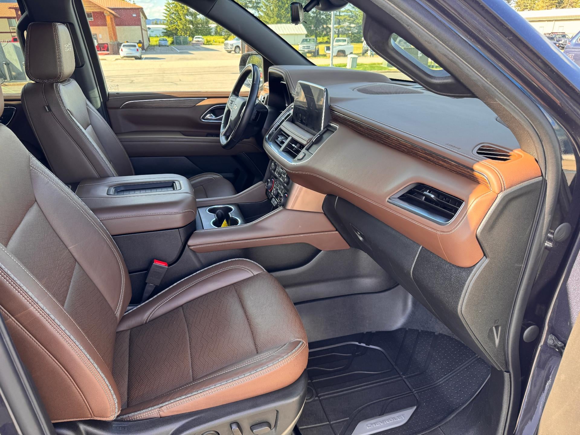 2023 Chevrolet Tahoe HIGH COUNTRY / 6.2 LITER V8 / PANO SUNROOF / 1 OWNER / LOCAL TRADE