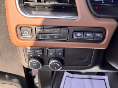 2023 Chevrolet Tahoe HIGH COUNTRY / 6.2 LITER V8 / PANO SUNROOF / 1 OWNER / LOCAL TRADE