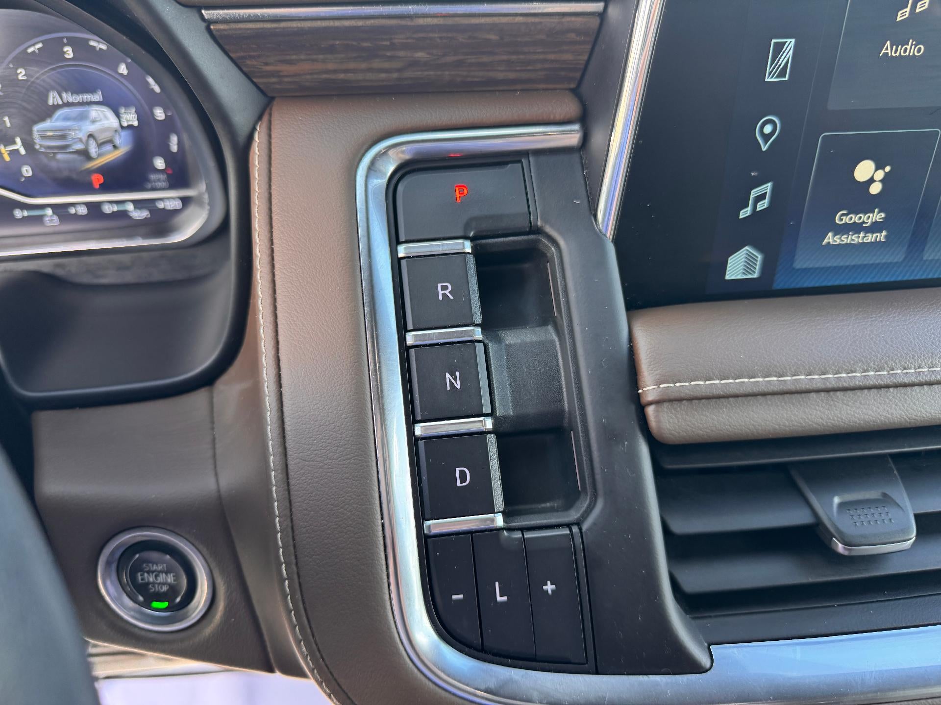 2023 Chevrolet Tahoe HIGH COUNTRY / 6.2 LITER V8 / PANO SUNROOF / 1 OWNER / LOCAL TRADE