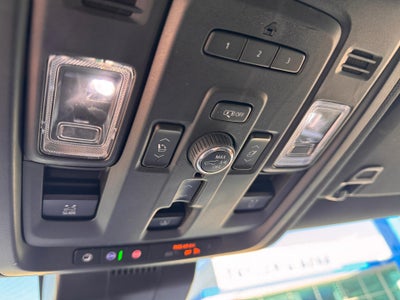 2023 Chevrolet Tahoe HIGH COUNTRY / 6.2 LITER V8 / PANO SUNROOF / 1 OWNER / LOCAL TRADE