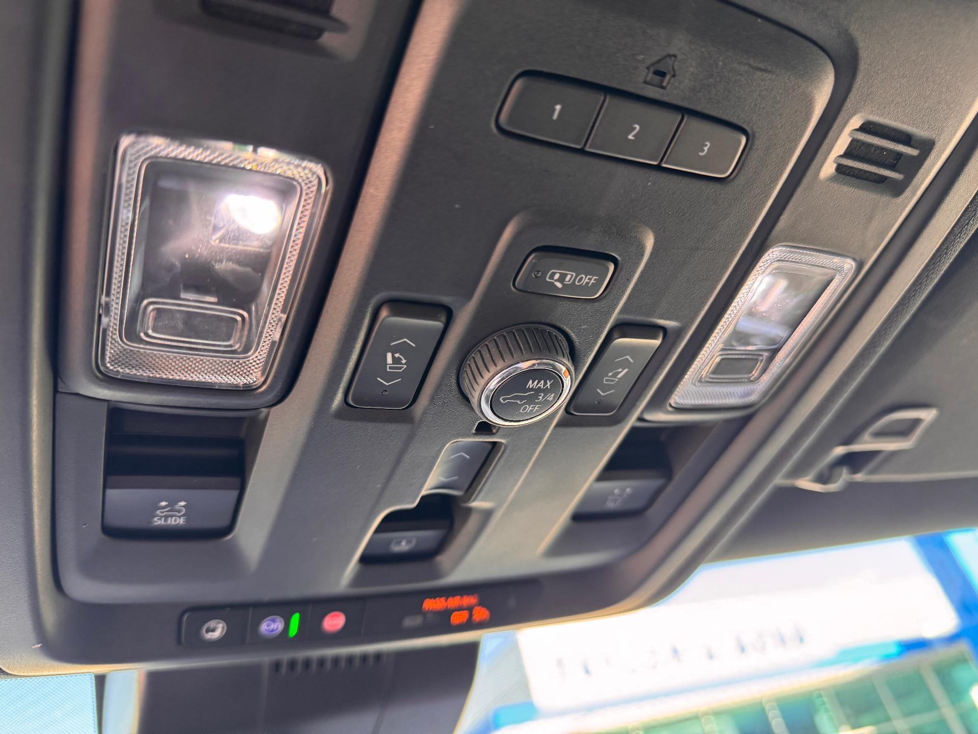 2023 Chevrolet Tahoe HIGH COUNTRY / 6.2 LITER V8 / PANO SUNROOF / 1 OWNER / LOCAL TRADE