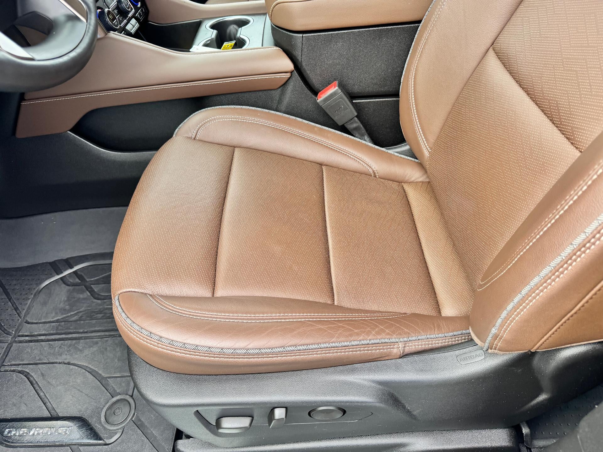 2024 Chevrolet Tahoe HIGH COUNTRY / 6.2 LITER V8 / PANO SUNROOF / SUPER CRUISE / REAR MEDIA / 1 OWNER / 15K MILES