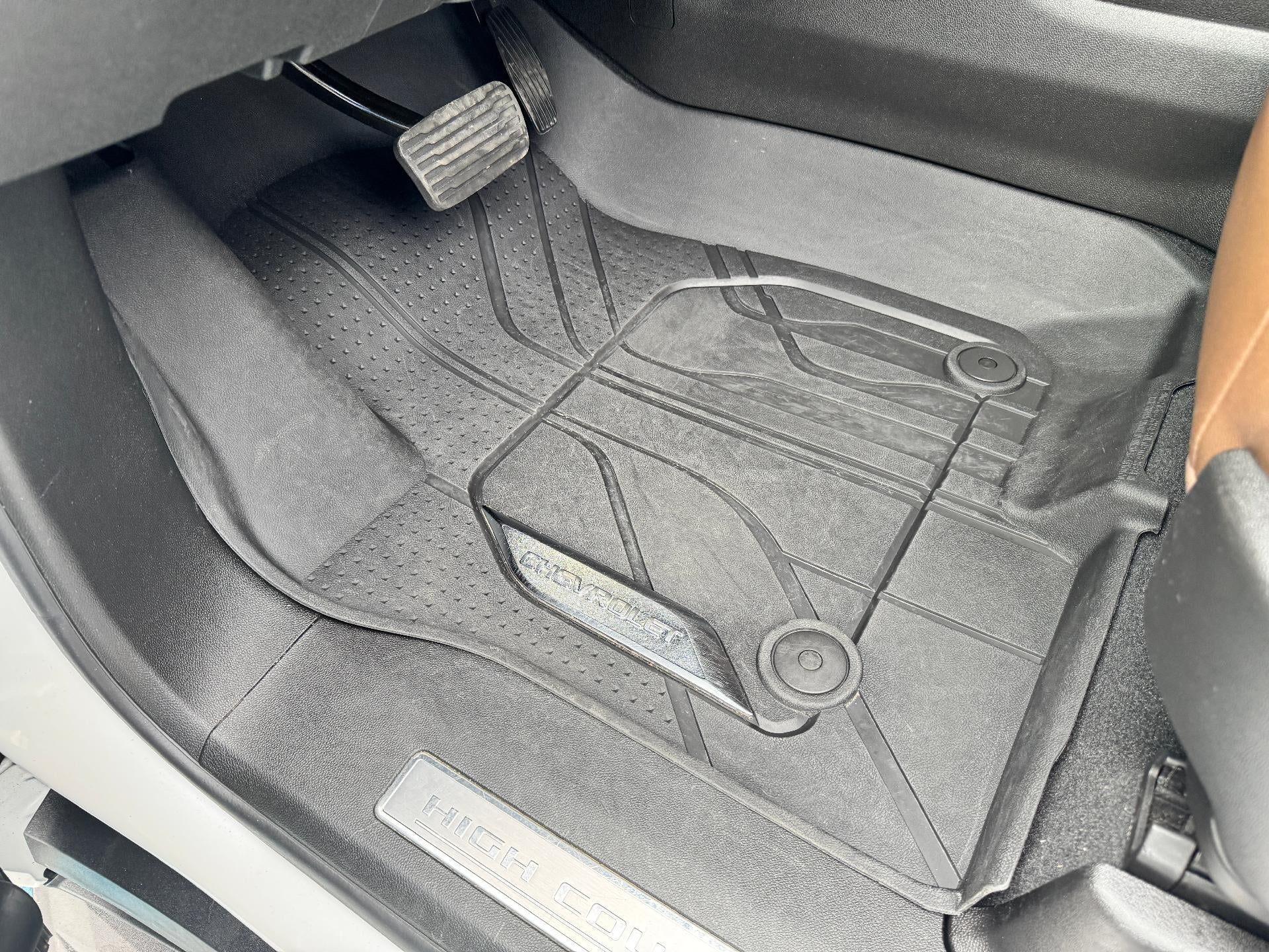 2024 Chevrolet Tahoe HIGH COUNTRY / 6.2 LITER V8 / PANO SUNROOF / SUPER CRUISE / REAR MEDIA / 1 OWNER / 15K MILES