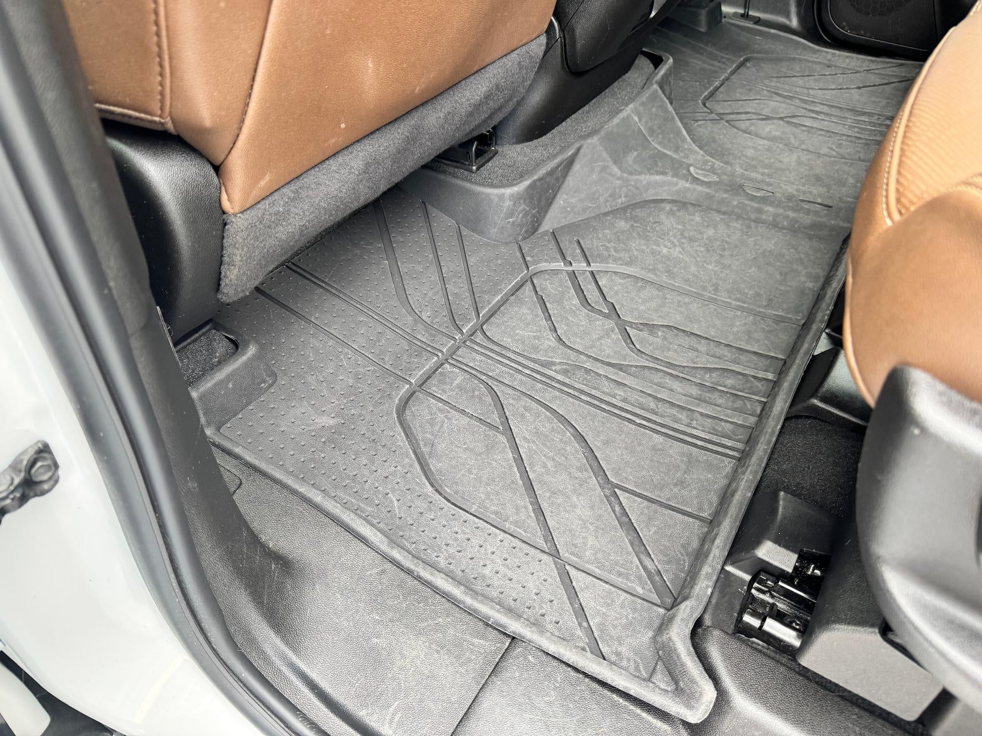 2024 Chevrolet Tahoe HIGH COUNTRY / 6.2 LITER V8 / PANO SUNROOF / SUPER CRUISE / REAR MEDIA / 1 OWNER / 15K MILES