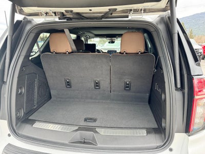 2024 Chevrolet Tahoe HIGH COUNTRY / 6.2 LITER V8 / PANO SUNROOF / SUPER CRUISE / REAR MEDIA / 1 OWNER / 15K MILES