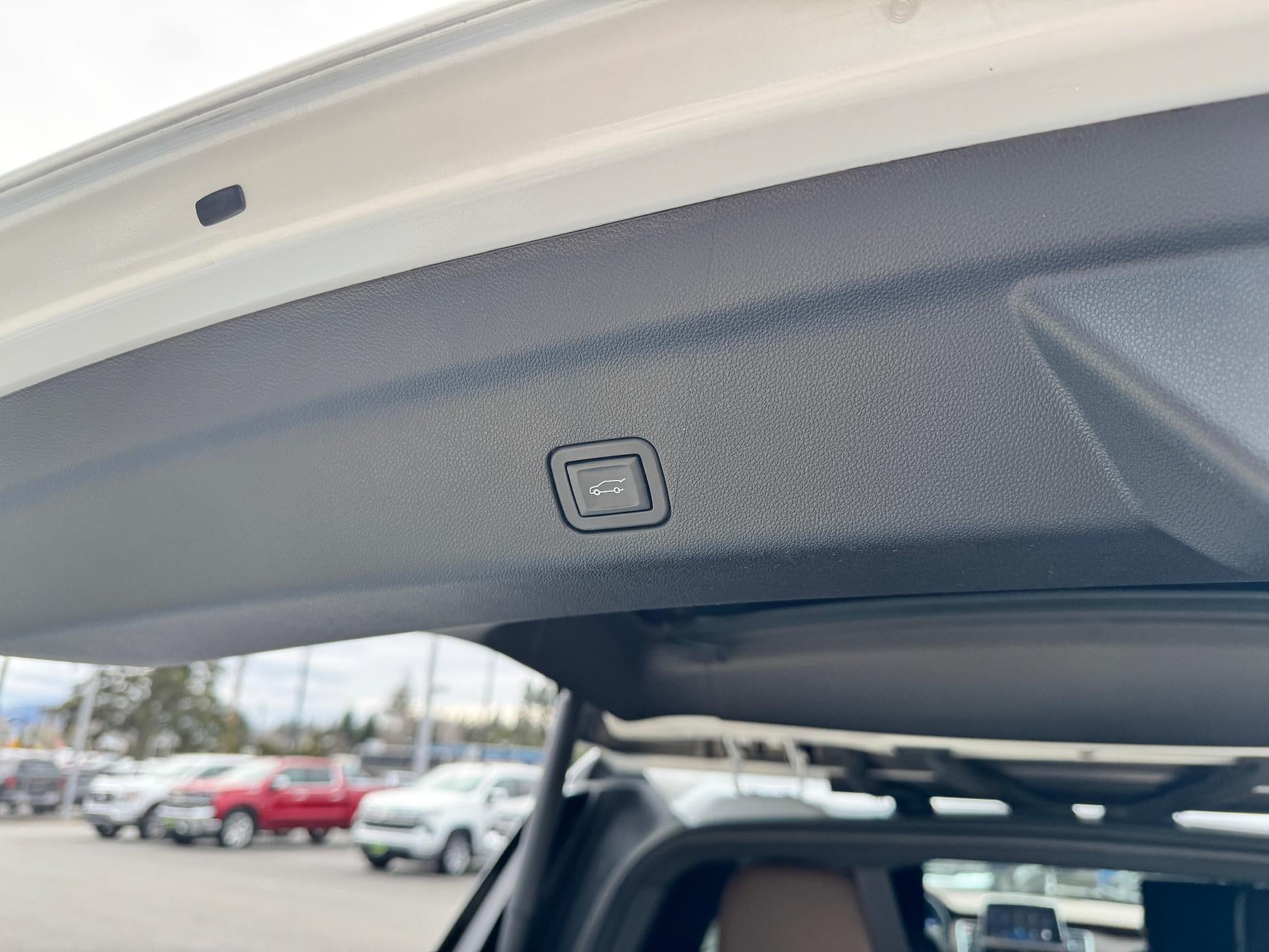 2024 Chevrolet Tahoe HIGH COUNTRY / 6.2 LITER V8 / PANO SUNROOF / SUPER CRUISE / REAR MEDIA / 1 OWNER / 15K MILES