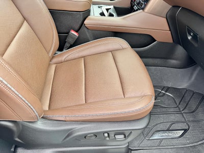 2024 Chevrolet Tahoe HIGH COUNTRY / 6.2 LITER V8 / PANO SUNROOF / SUPER CRUISE / REAR MEDIA / 1 OWNER / 15K MILES