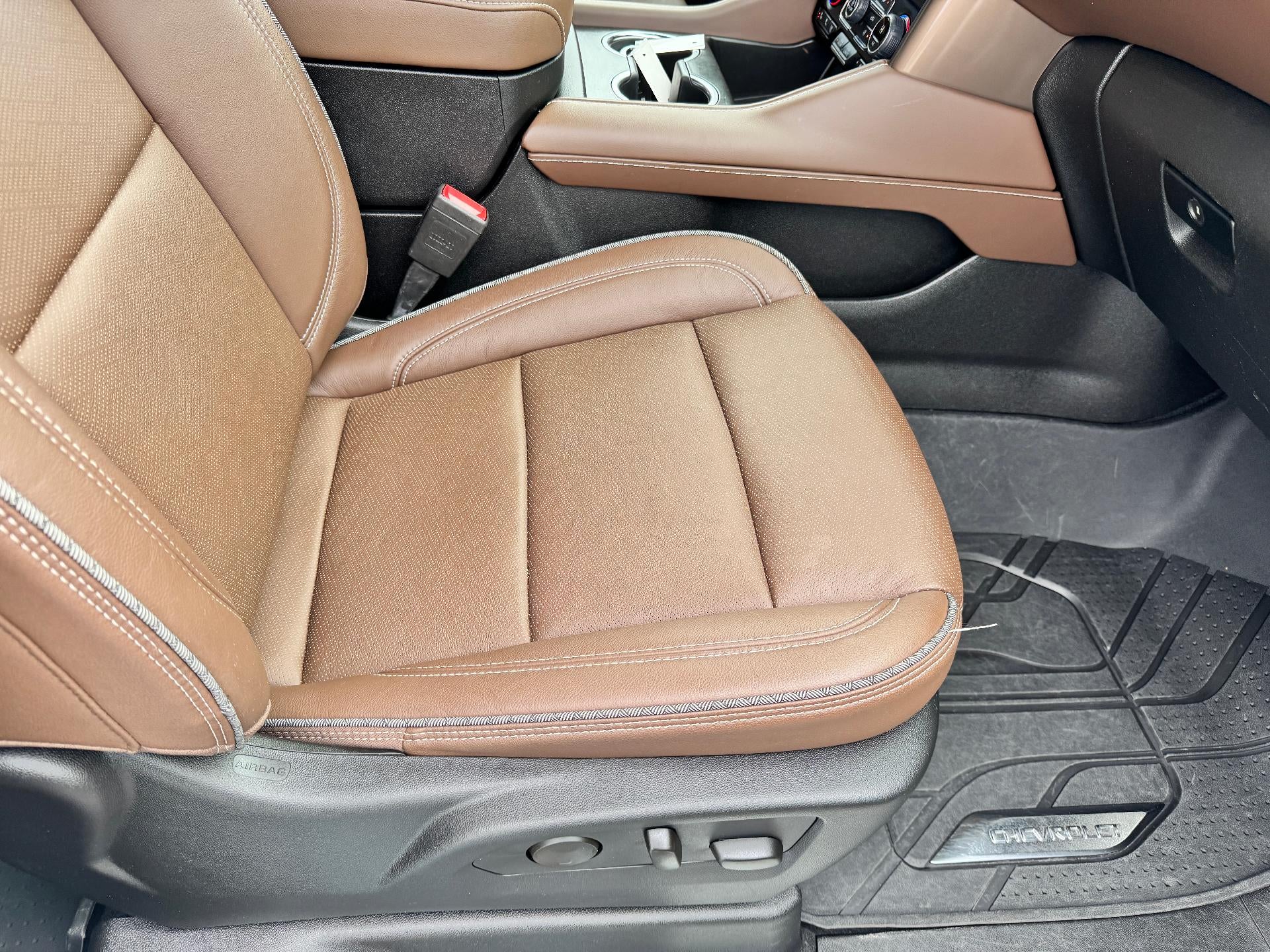 2024 Chevrolet Tahoe HIGH COUNTRY / 6.2 LITER V8 / PANO SUNROOF / SUPER CRUISE / REAR MEDIA / 1 OWNER / 15K MILES