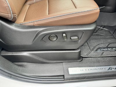 2024 Chevrolet Tahoe HIGH COUNTRY / 6.2 LITER V8 / PANO SUNROOF / SUPER CRUISE / REAR MEDIA / 1 OWNER / 15K MILES