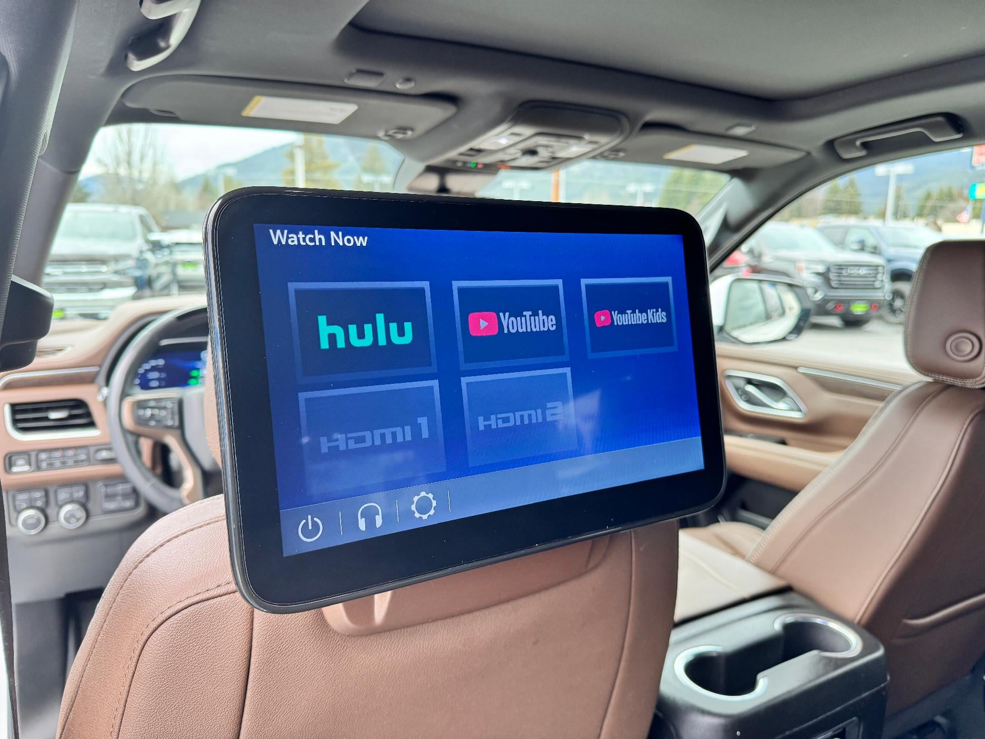 2024 Chevrolet Tahoe HIGH COUNTRY / 6.2 LITER V8 / PANO SUNROOF / SUPER CRUISE / REAR MEDIA / 1 OWNER / 15K MILES