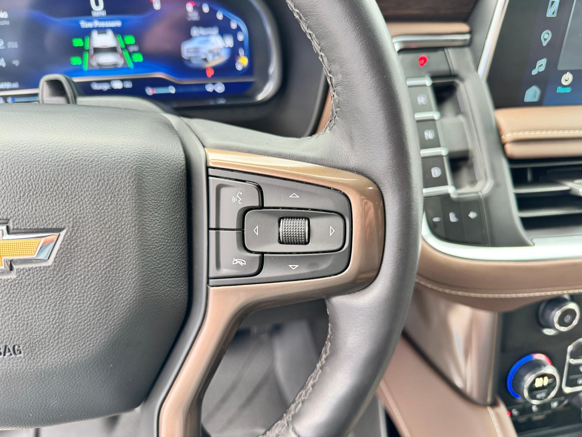 2024 Chevrolet Tahoe HIGH COUNTRY / 6.2 LITER V8 / PANO SUNROOF / SUPER CRUISE / REAR MEDIA / 1 OWNER / 15K MILES