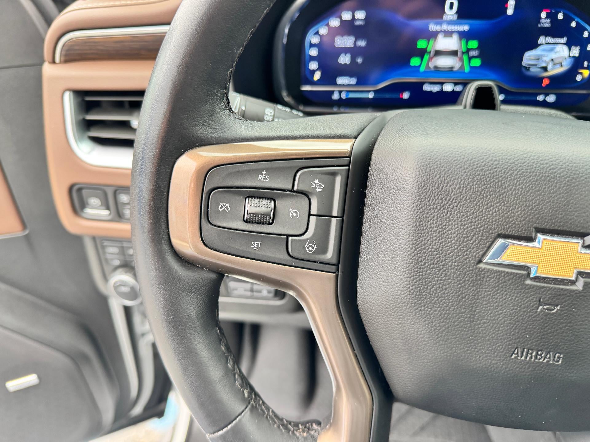 2024 Chevrolet Tahoe HIGH COUNTRY / 6.2 LITER V8 / PANO SUNROOF / SUPER CRUISE / REAR MEDIA / 1 OWNER / 15K MILES