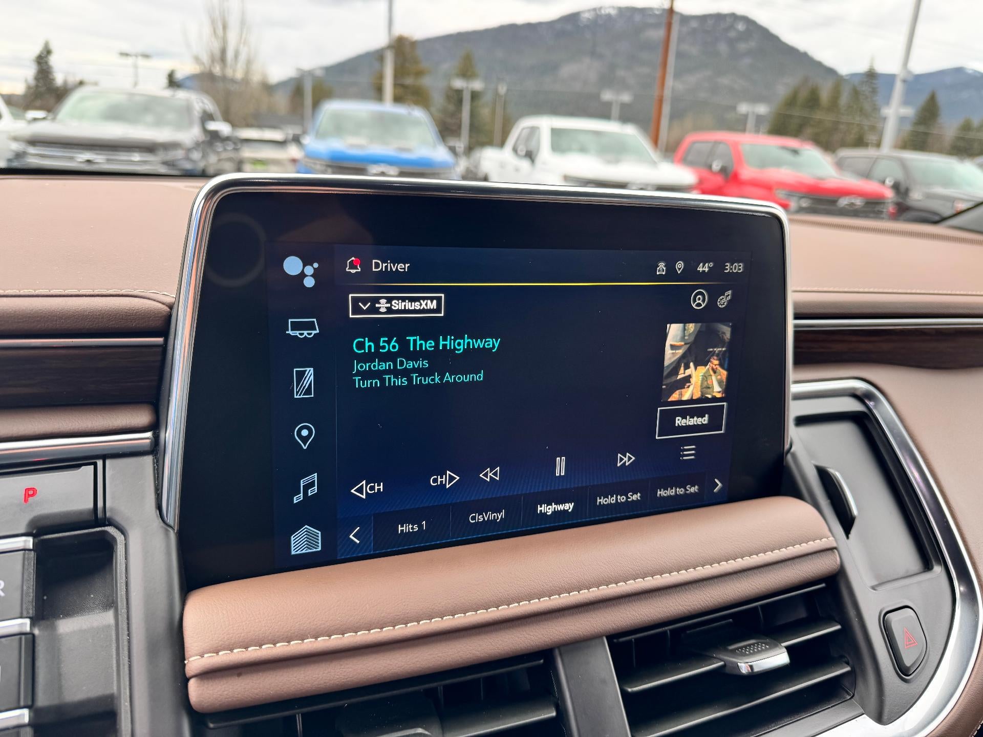 2024 Chevrolet Tahoe HIGH COUNTRY / 6.2 LITER V8 / PANO SUNROOF / SUPER CRUISE / REAR MEDIA / 1 OWNER / 15K MILES