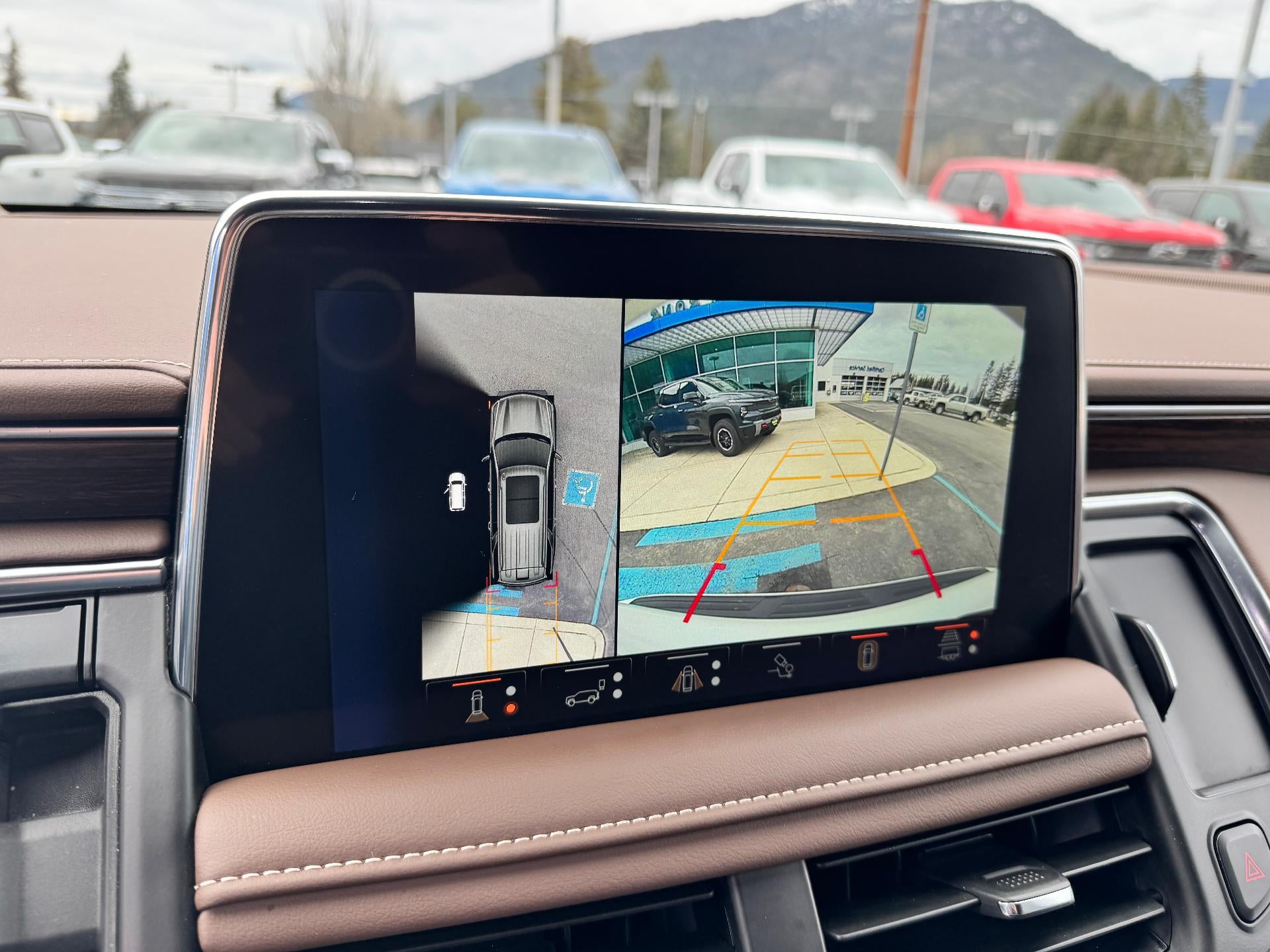 2024 Chevrolet Tahoe HIGH COUNTRY / 6.2 LITER V8 / PANO SUNROOF / SUPER CRUISE / REAR MEDIA / 1 OWNER / 15K MILES