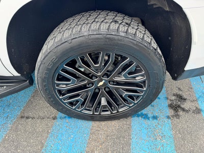 2024 Chevrolet Tahoe HIGH COUNTRY / 6.2 LITER V8 / PANO SUNROOF / SUPER CRUISE / REAR MEDIA / 1 OWNER / 15K MILES