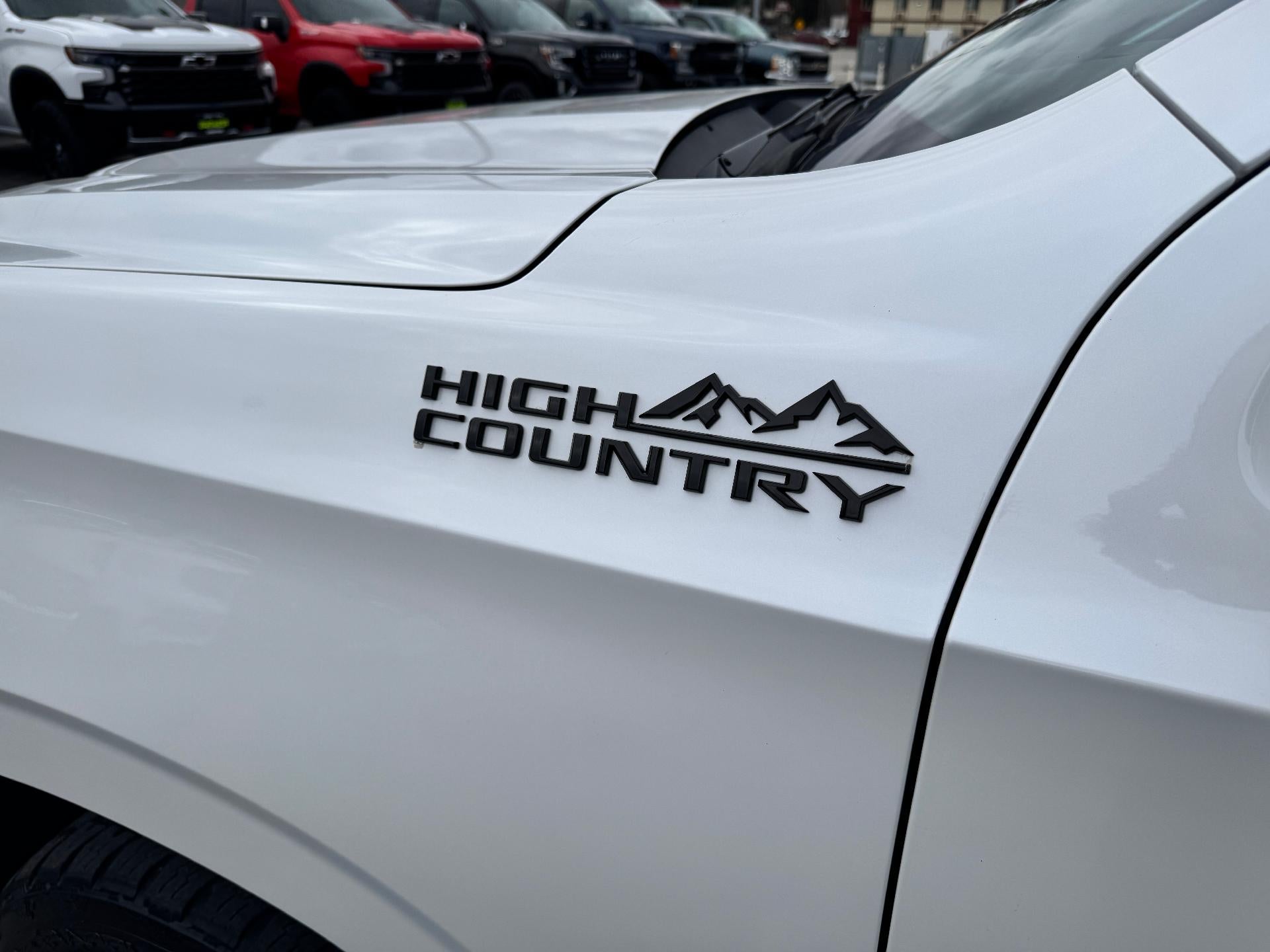 2024 Chevrolet Tahoe HIGH COUNTRY / 6.2 LITER V8 / PANO SUNROOF / SUPER CRUISE / REAR MEDIA / 1 OWNER / 15K MILES