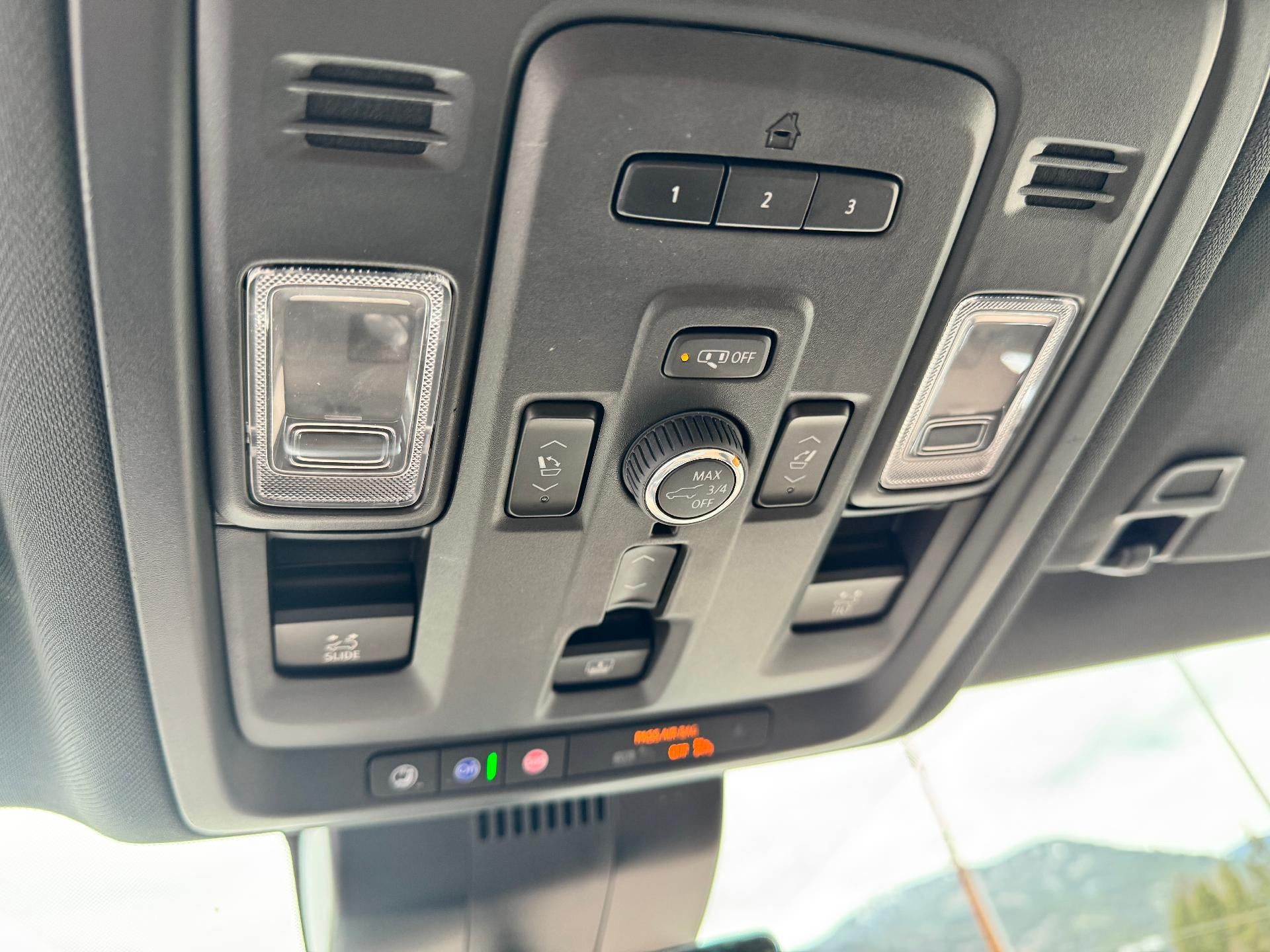 2024 Chevrolet Tahoe HIGH COUNTRY / 6.2 LITER V8 / PANO SUNROOF / SUPER CRUISE / REAR MEDIA / 1 OWNER / 15K MILES