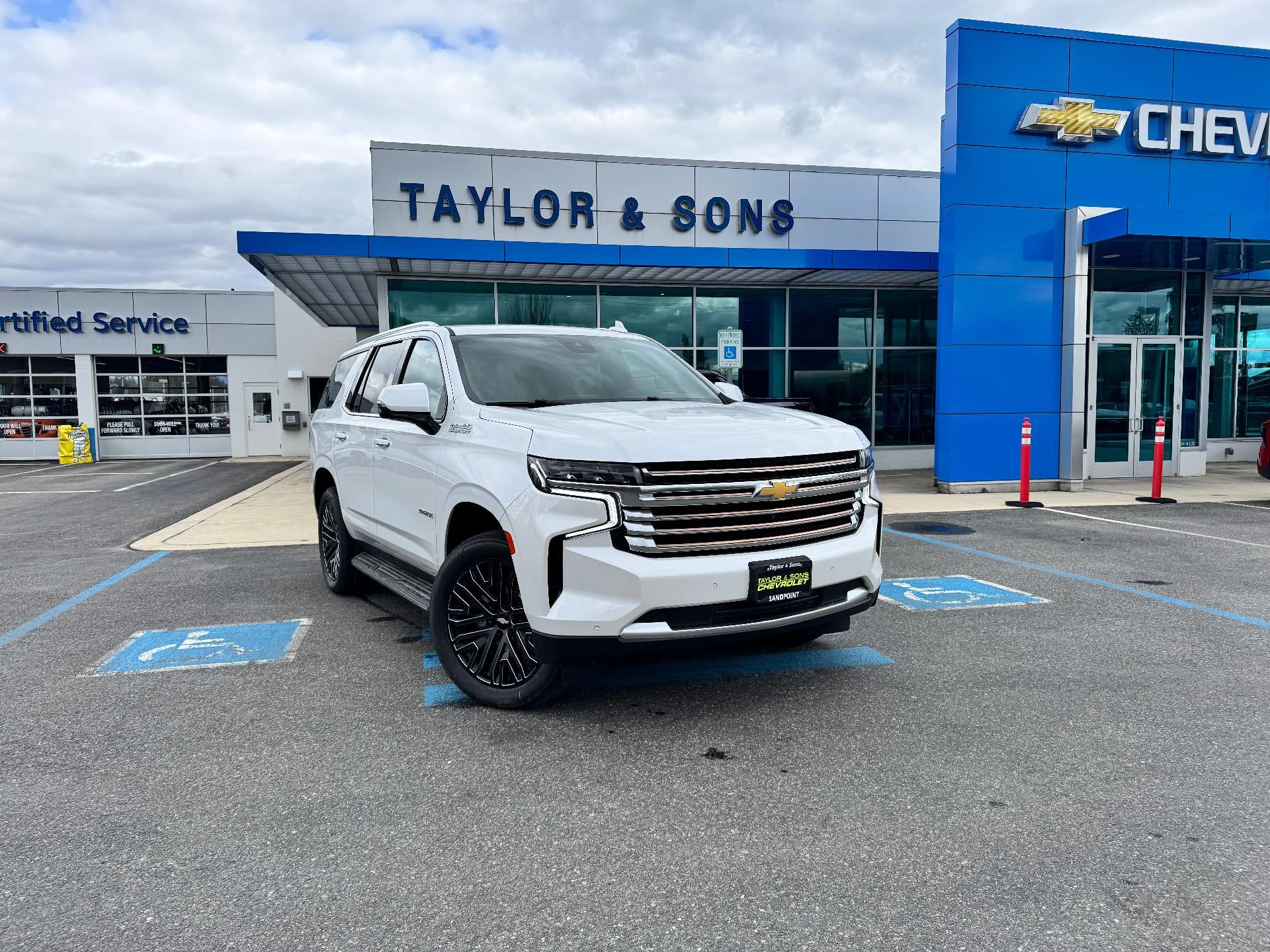 2024 Chevrolet Tahoe HIGH COUNTRY / 6.2 LITER V8 / ADAPTIVE CRUISE / 1 OWNER / LOCAL TRADE