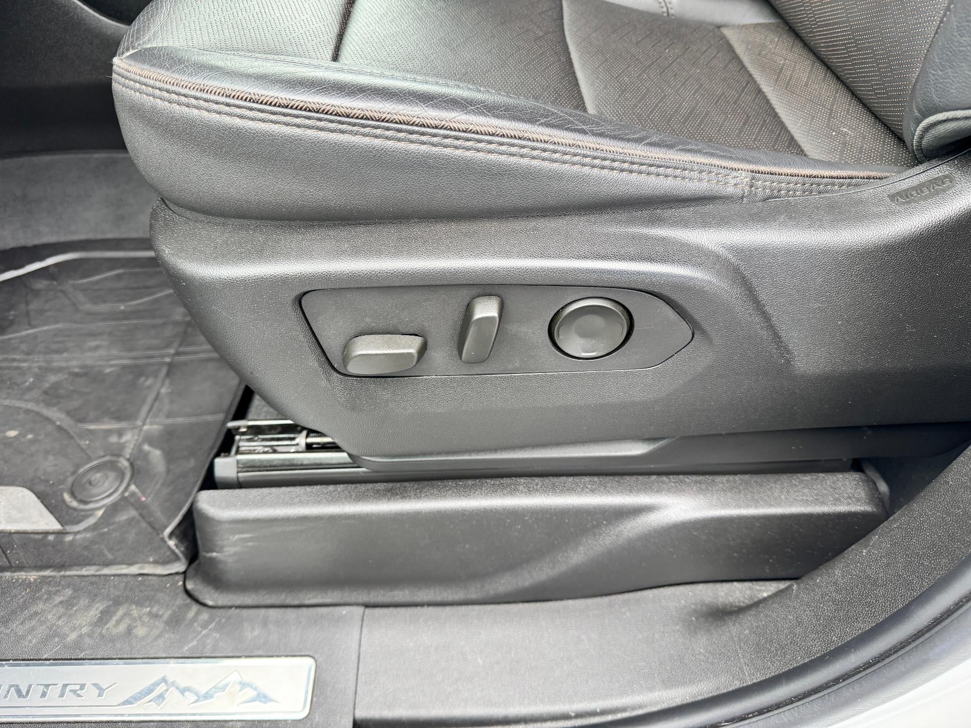 2024 Chevrolet Tahoe HIGH COUNTRY / 6.2 LITER V8 / ADAPTIVE CRUISE / 1 OWNER / LOCAL TRADE