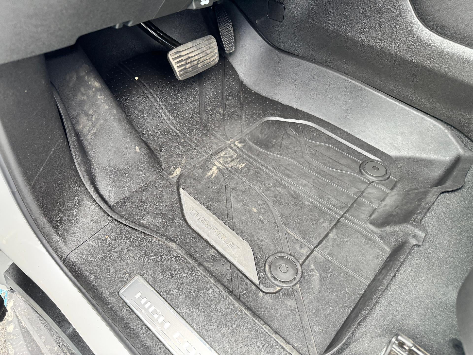 2024 Chevrolet Tahoe HIGH COUNTRY / 6.2 LITER V8 / ADAPTIVE CRUISE / 1 OWNER / LOCAL TRADE