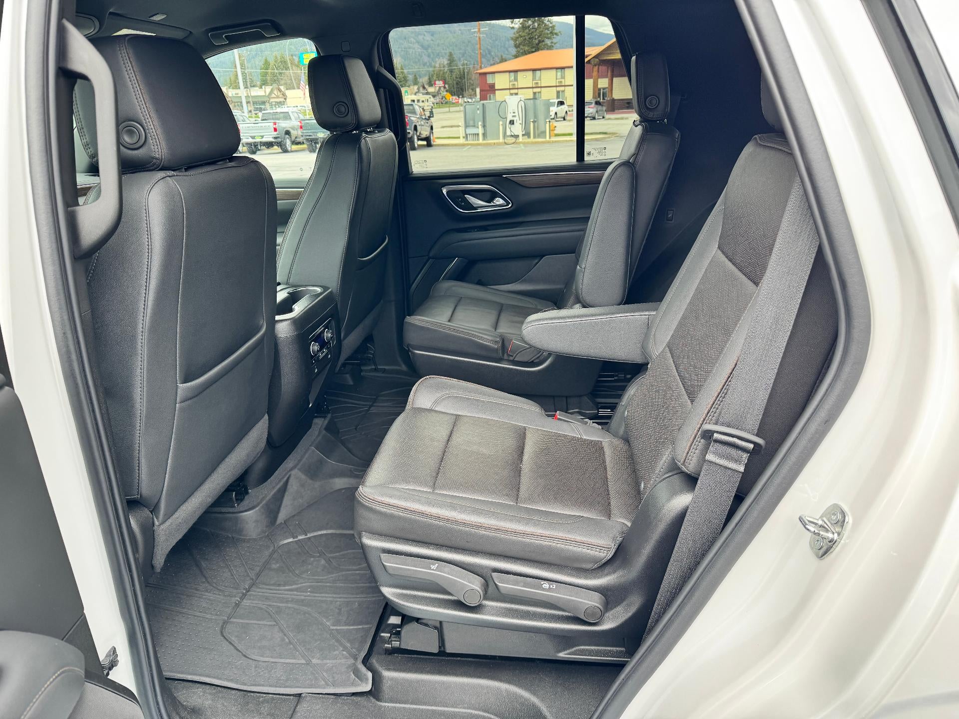 2024 Chevrolet Tahoe HIGH COUNTRY / 6.2 LITER V8 / ADAPTIVE CRUISE / 1 OWNER / LOCAL TRADE