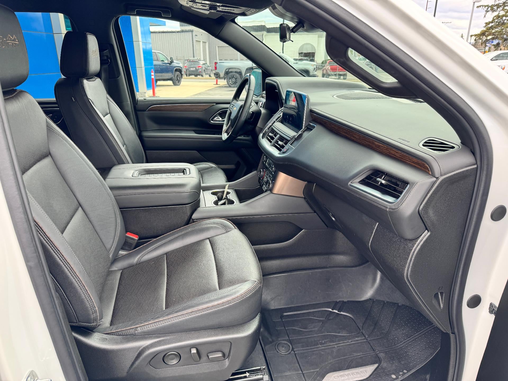 2024 Chevrolet Tahoe HIGH COUNTRY / 6.2 LITER V8 / ADAPTIVE CRUISE / 1 OWNER / LOCAL TRADE