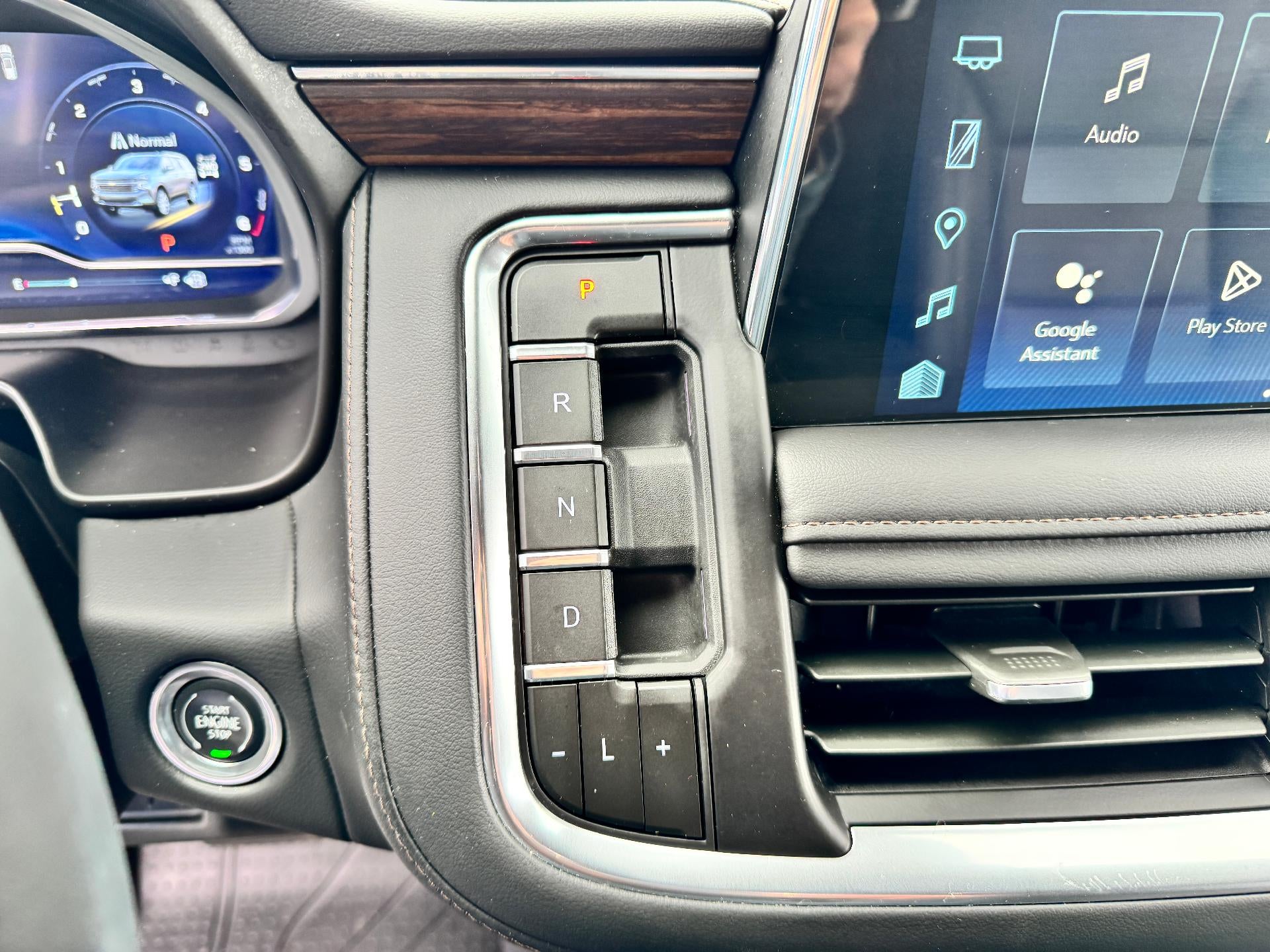 2024 Chevrolet Tahoe HIGH COUNTRY / 6.2 LITER V8 / ADAPTIVE CRUISE / 1 OWNER / LOCAL TRADE