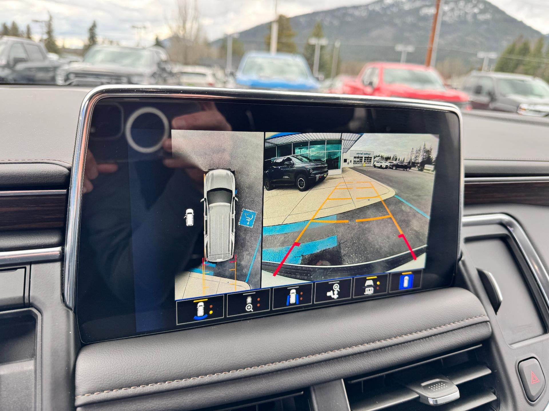 2024 Chevrolet Tahoe HIGH COUNTRY / 6.2 LITER V8 / ADAPTIVE CRUISE / 1 OWNER / LOCAL TRADE