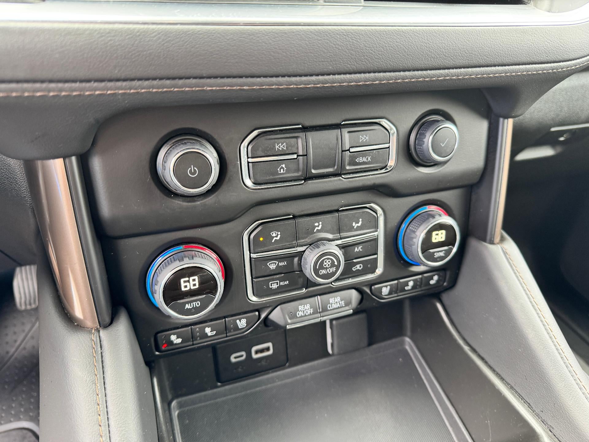 2024 Chevrolet Tahoe HIGH COUNTRY / 6.2 LITER V8 / ADAPTIVE CRUISE / 1 OWNER / LOCAL TRADE