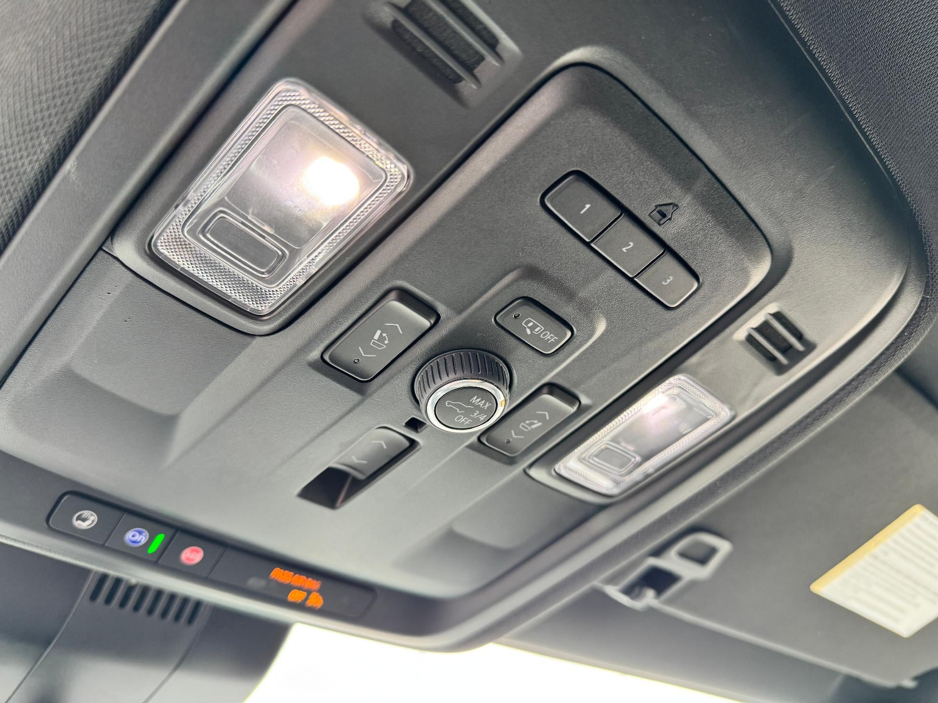 2024 Chevrolet Tahoe HIGH COUNTRY / 6.2 LITER V8 / ADAPTIVE CRUISE / 1 OWNER / LOCAL TRADE