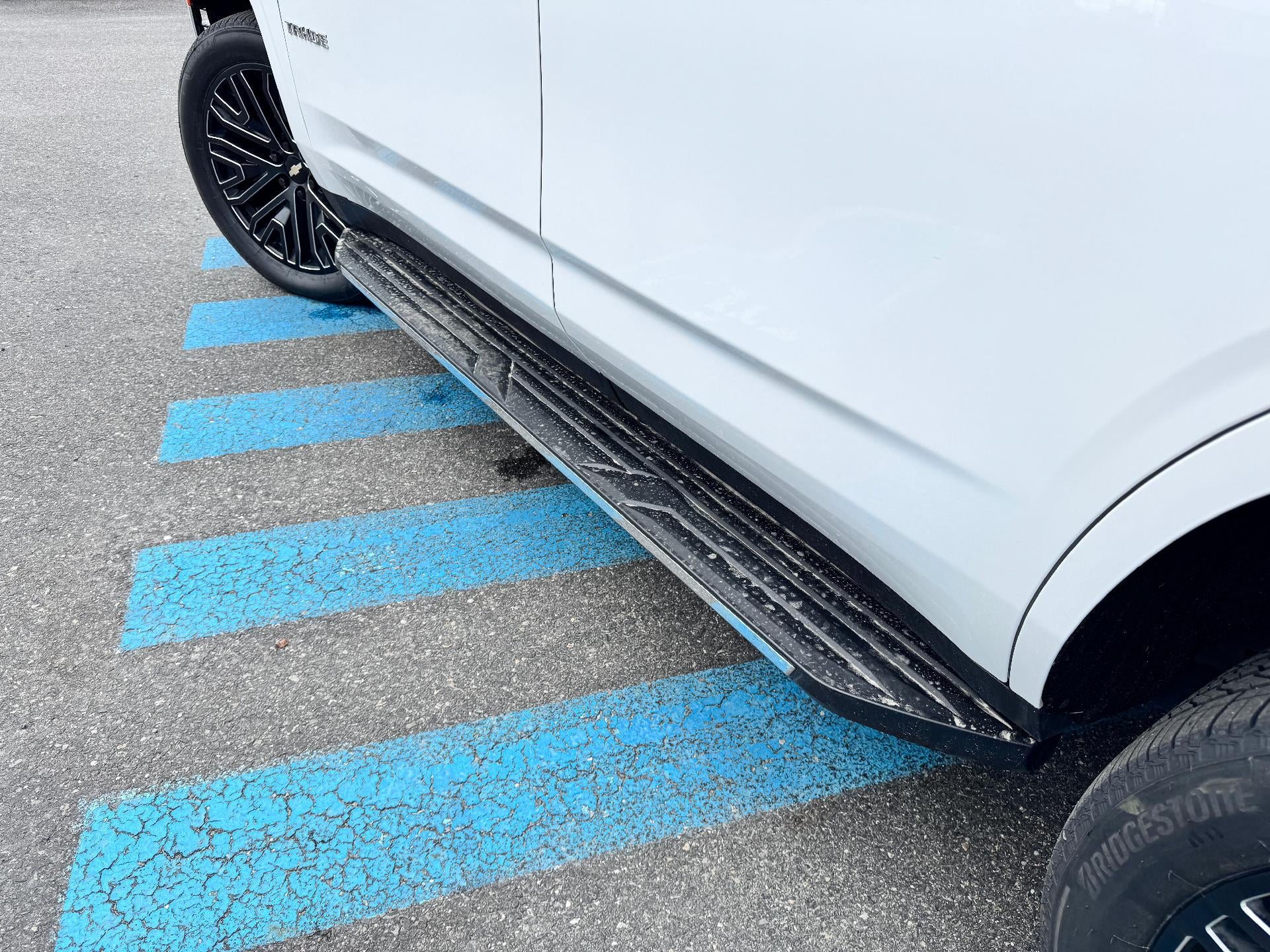 2024 Chevrolet Tahoe HIGH COUNTRY / 6.2 LITER V8 / ADAPTIVE CRUISE / 1 OWNER / LOCAL TRADE