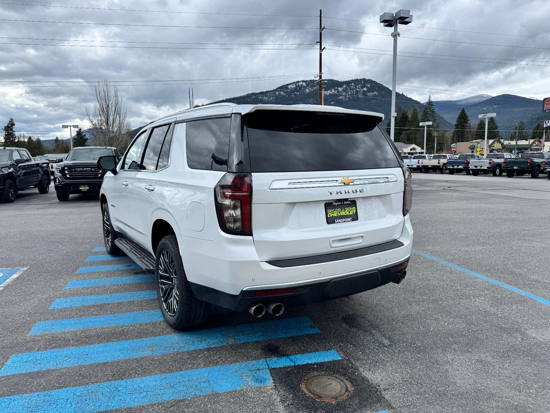 2024 Chevrolet Tahoe HIGH COUNTRY / 6.2 LITER V8 / ADAPTIVE CRUISE / 1 OWNER / LOCAL TRADE