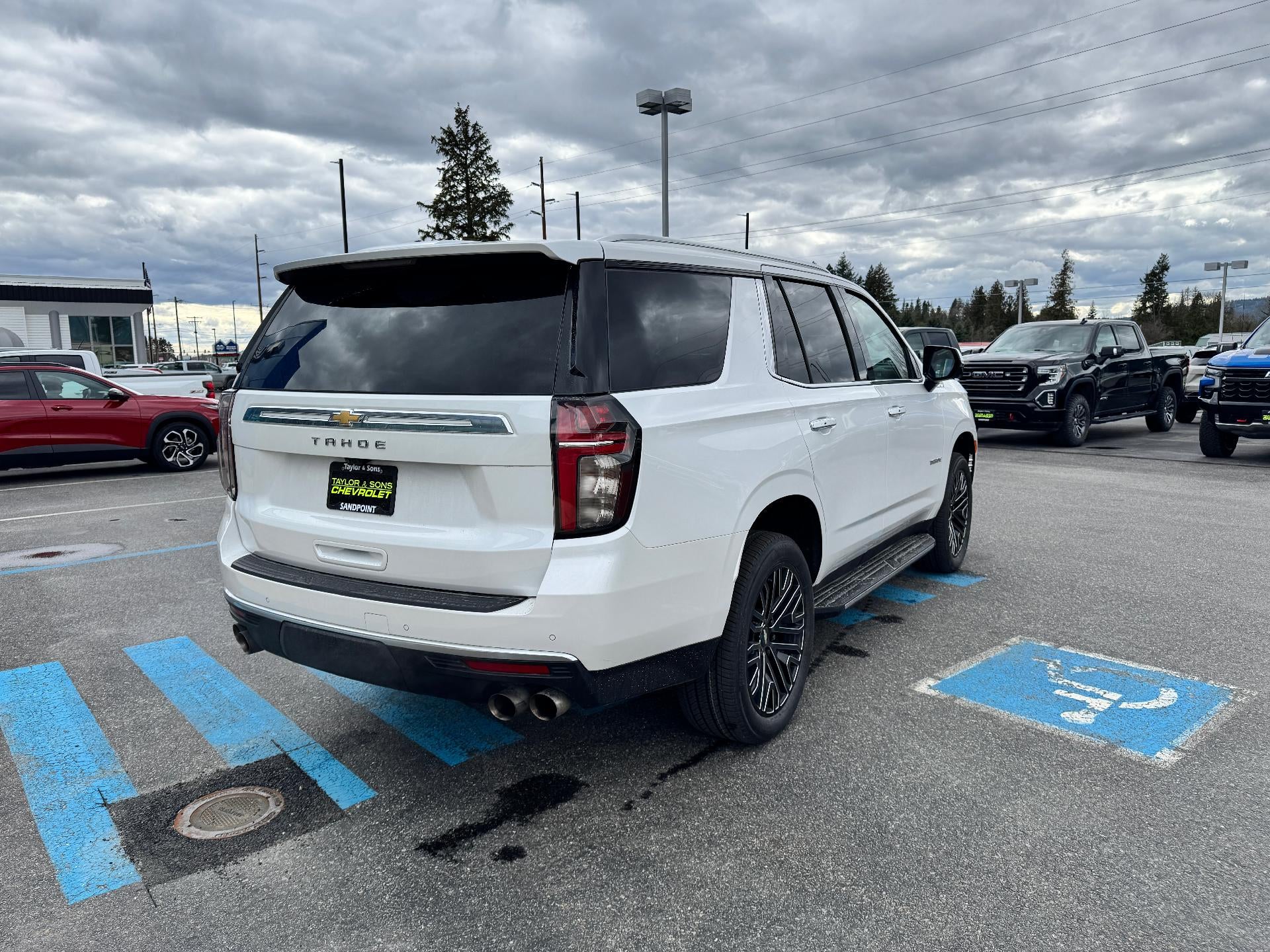 2024 Chevrolet Tahoe HIGH COUNTRY / 6.2 LITER V8 / ADAPTIVE CRUISE / 1 OWNER / LOCAL TRADE