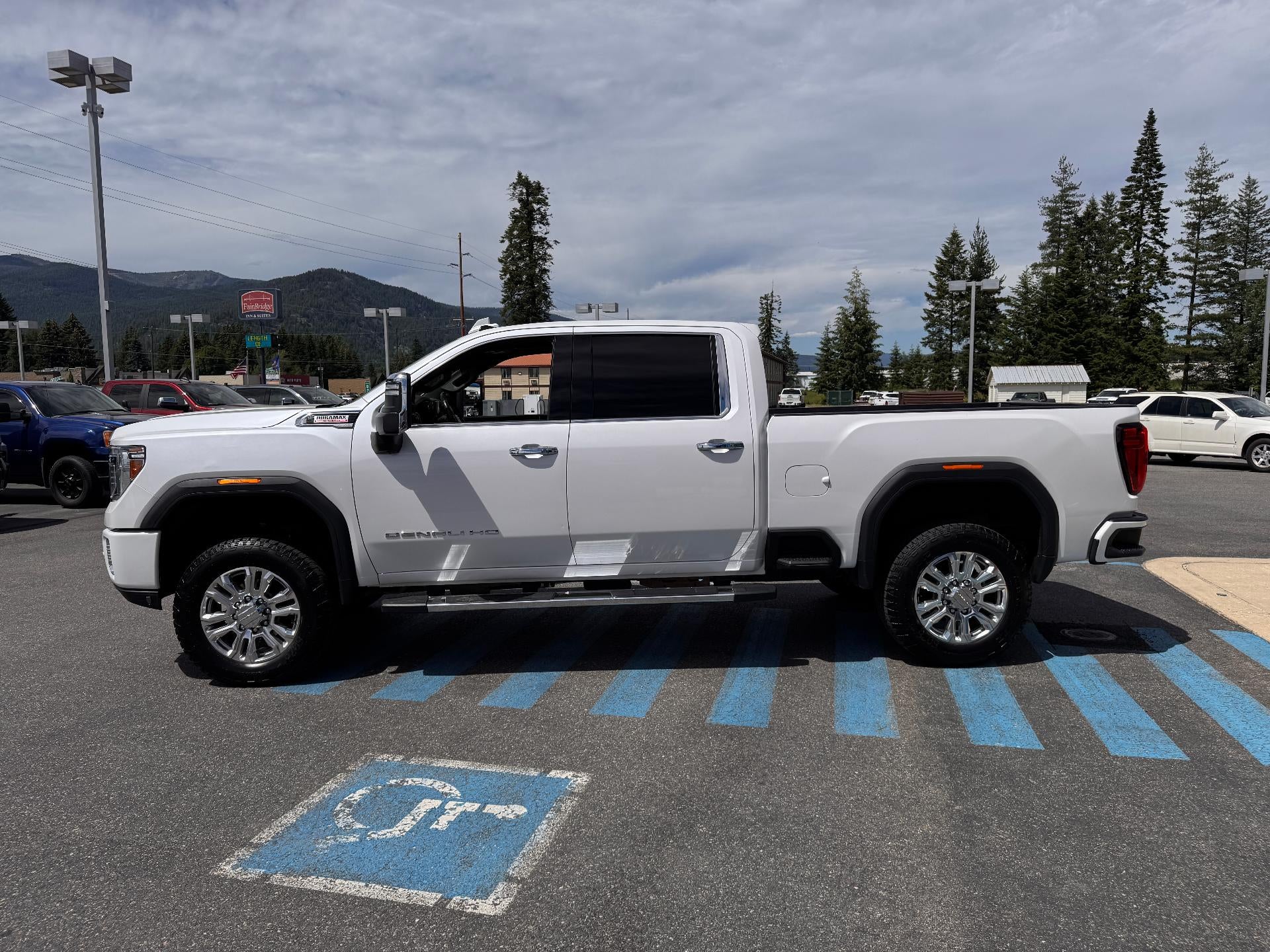 2020 GMC Sierra 2500 HD DENALI / CREW / DMAX DIESEL / ULTIMATE PCKG / SHORT BOX / 1 OWNER TRADE