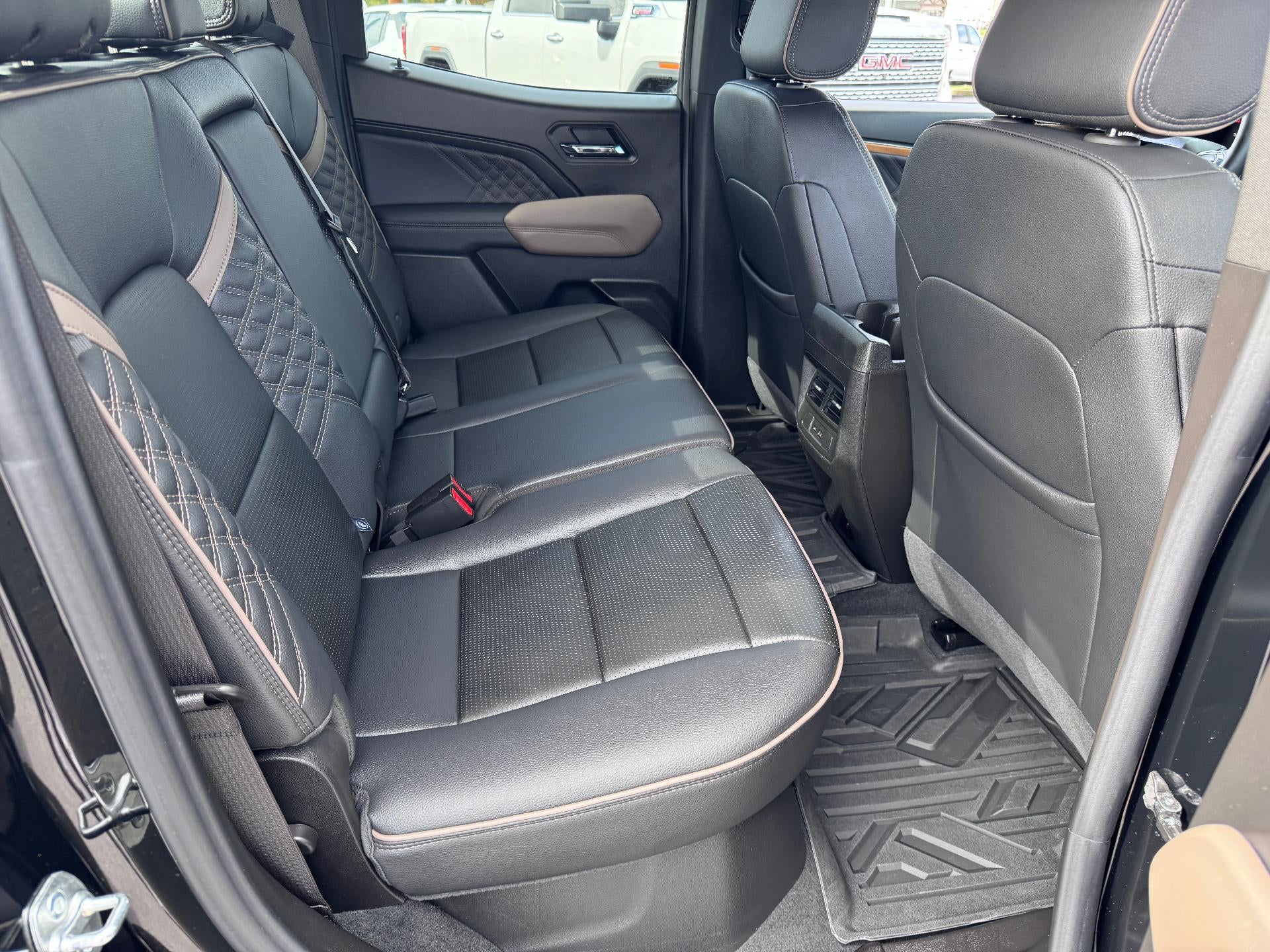 2025 GMC Canyon DENALI / CREW / 2.7 TURBOMAX / PANO SUNROOF / BLACK EDITION / 13K MILES