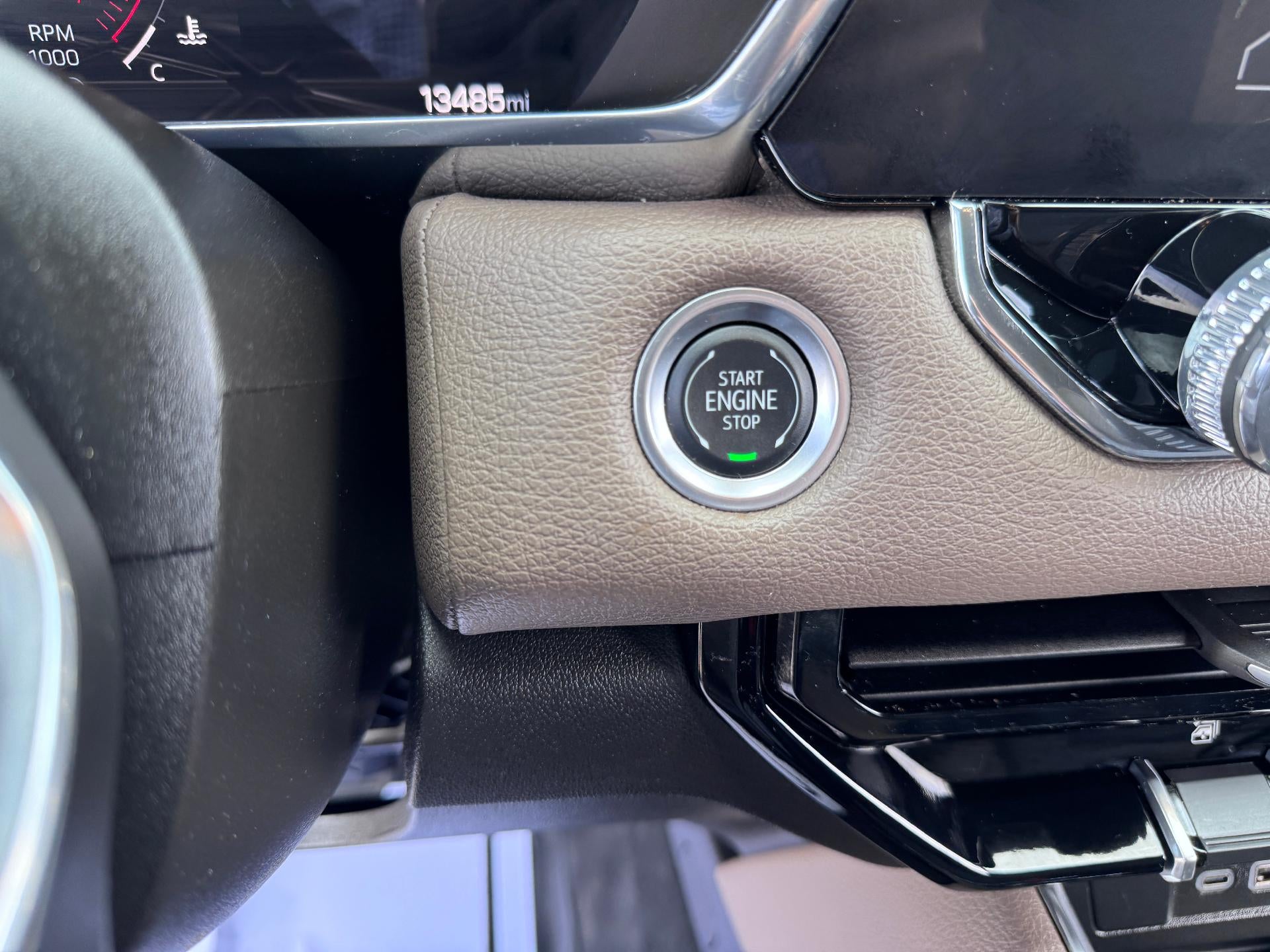 2025 GMC Canyon DENALI / CREW / 2.7 TURBOMAX / PANO SUNROOF / BLACK EDITION / 13K MILES