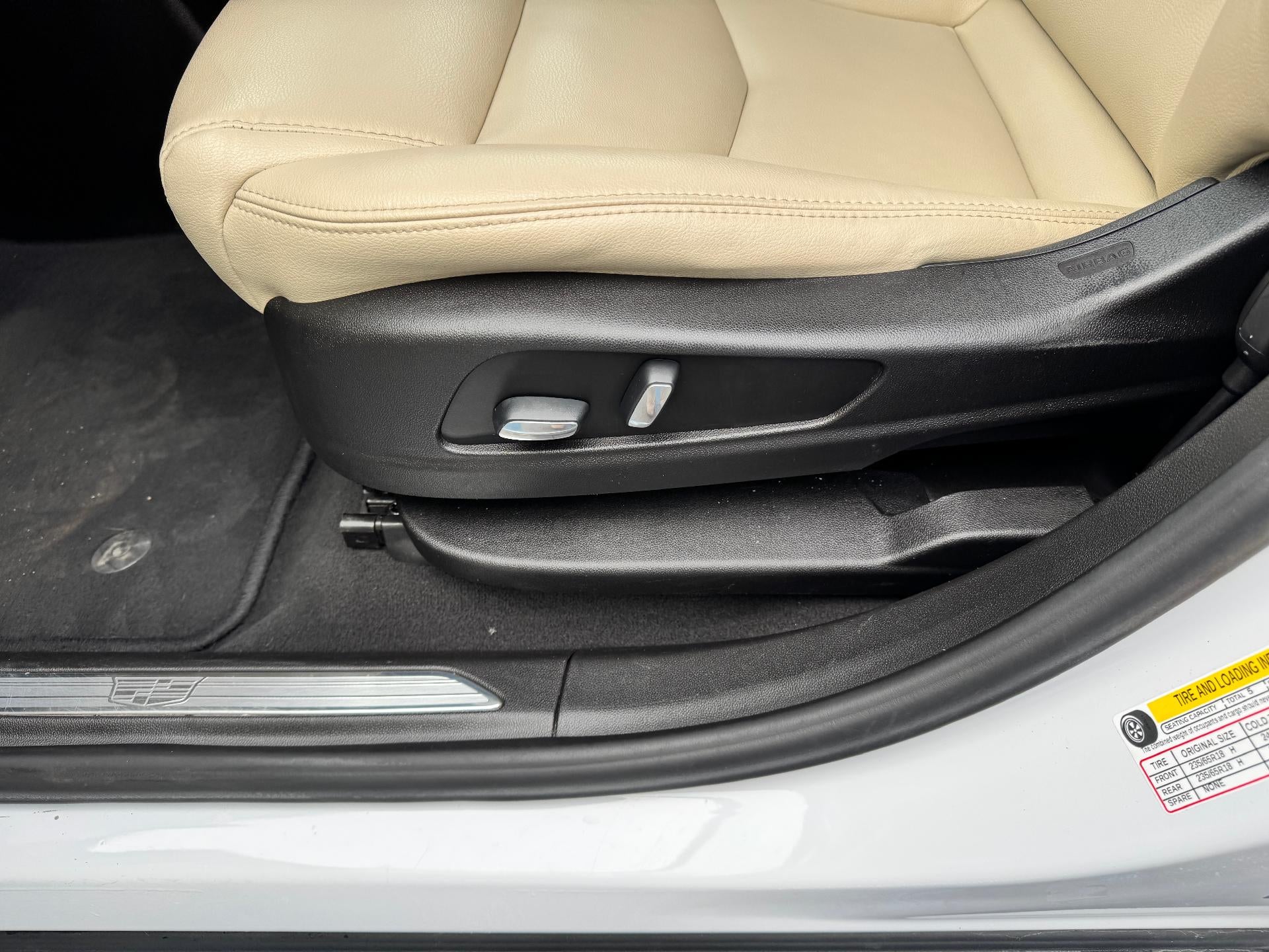 2019 Cadillac XT5 ALL WHEEL DRIVE / LEATHER / HEATED SEATS / LOCAL TRADE / 58K MILES