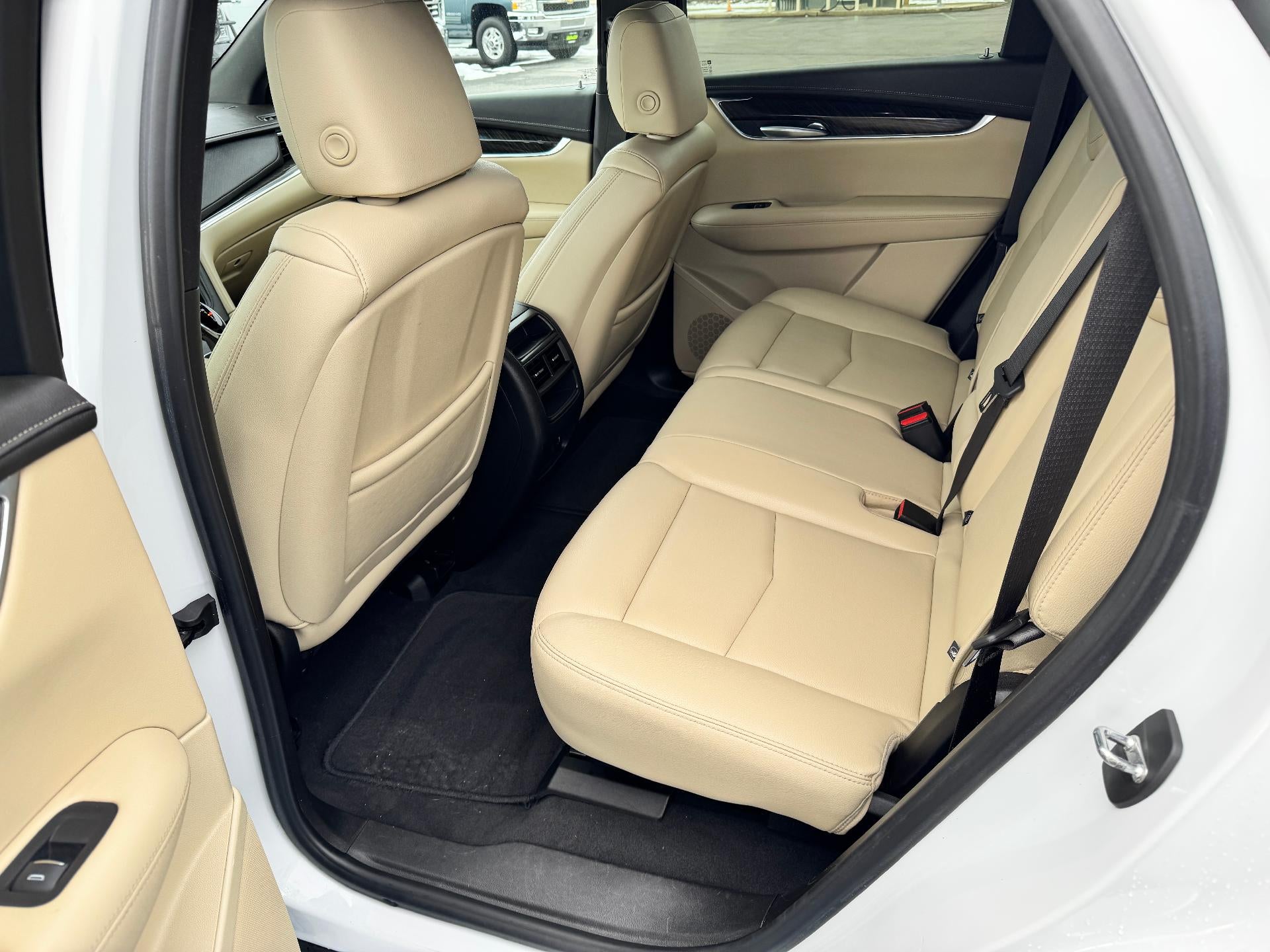 2019 Cadillac XT5 ALL WHEEL DRIVE / LEATHER / HEATED SEATS / LOCAL TRADE / 58K MILES