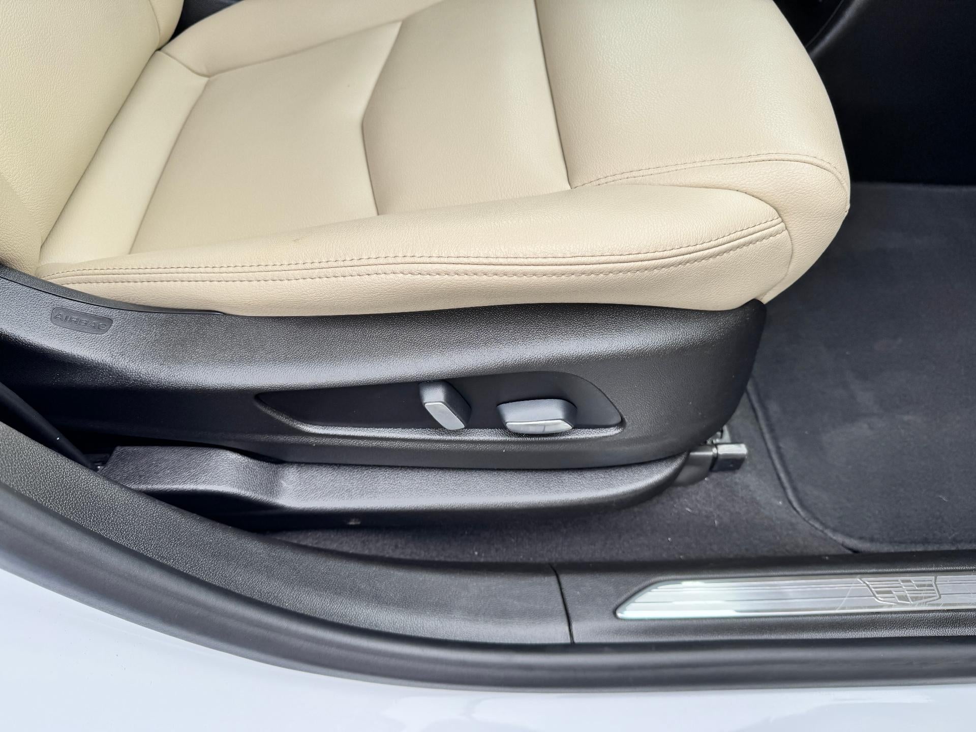 2019 Cadillac XT5 ALL WHEEL DRIVE / LEATHER / HEATED SEATS / LOCAL TRADE / 58K MILES